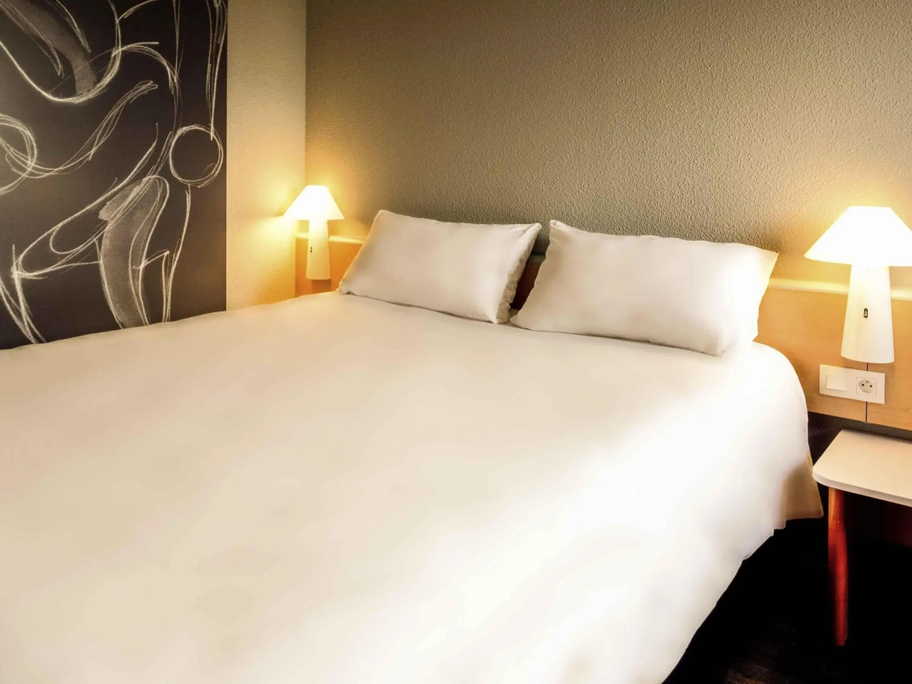 Bedroom, Bed in ibis Bayonne Centre Bedroom, Bed in ibis Bayonne Centre