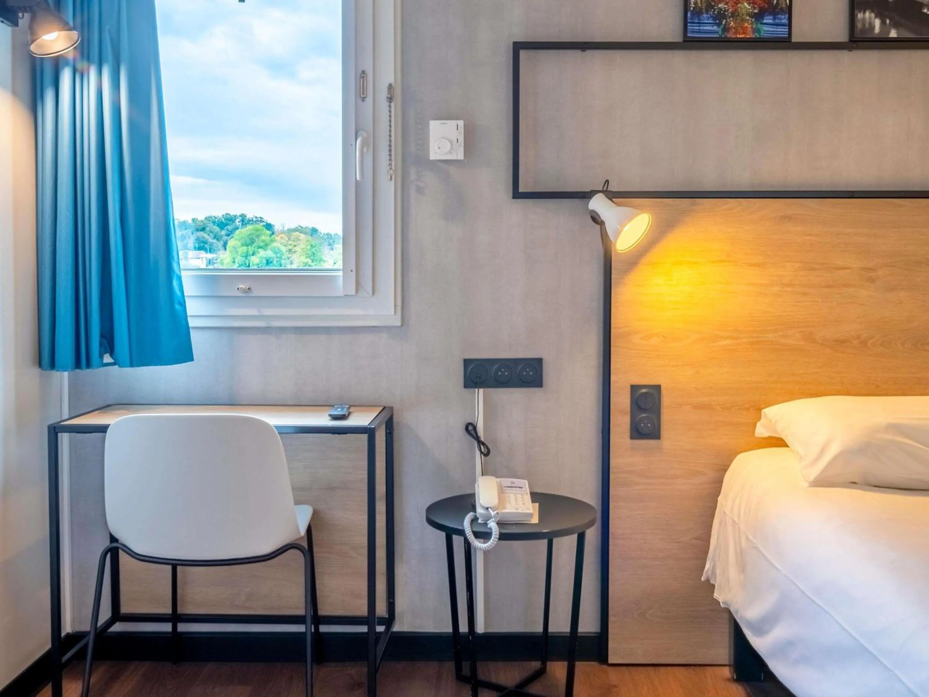 Bedroom, Bed in ibis Bayonne Centre