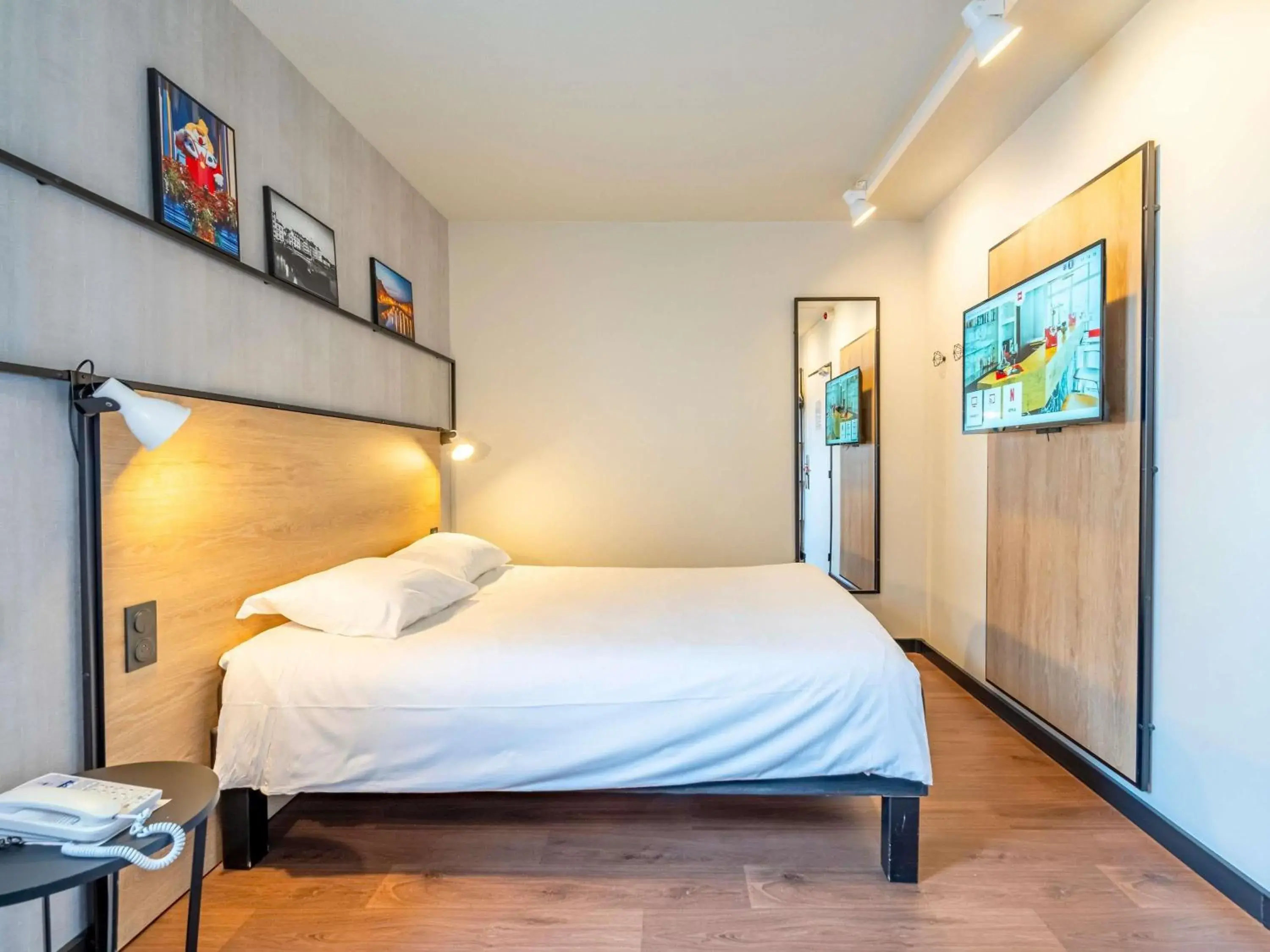 Bedroom, Bed in ibis Bayonne Centre Bedroom, Bed in ibis Bayonne Centre