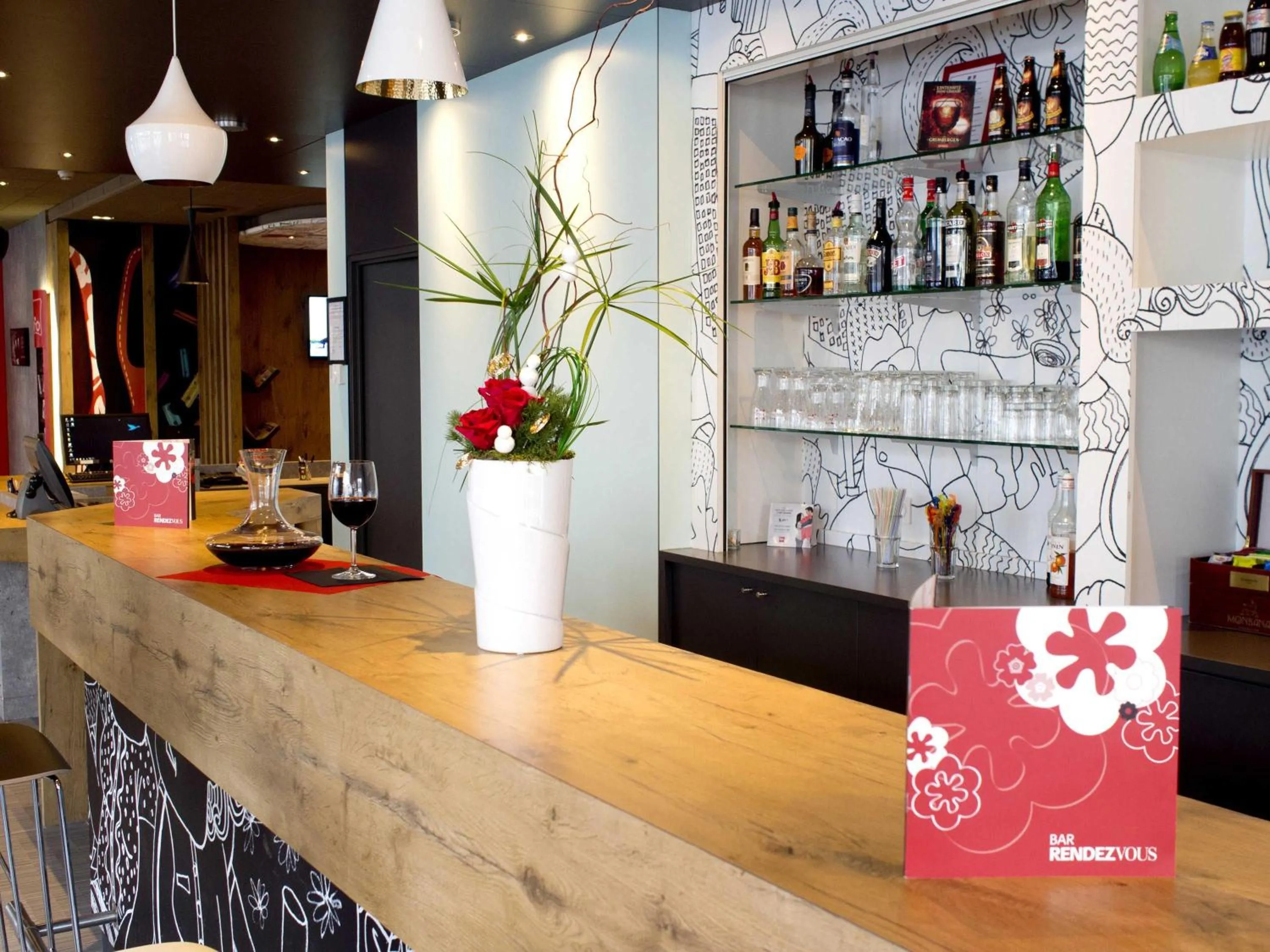 Lounge or bar in ibis Bayonne Centre