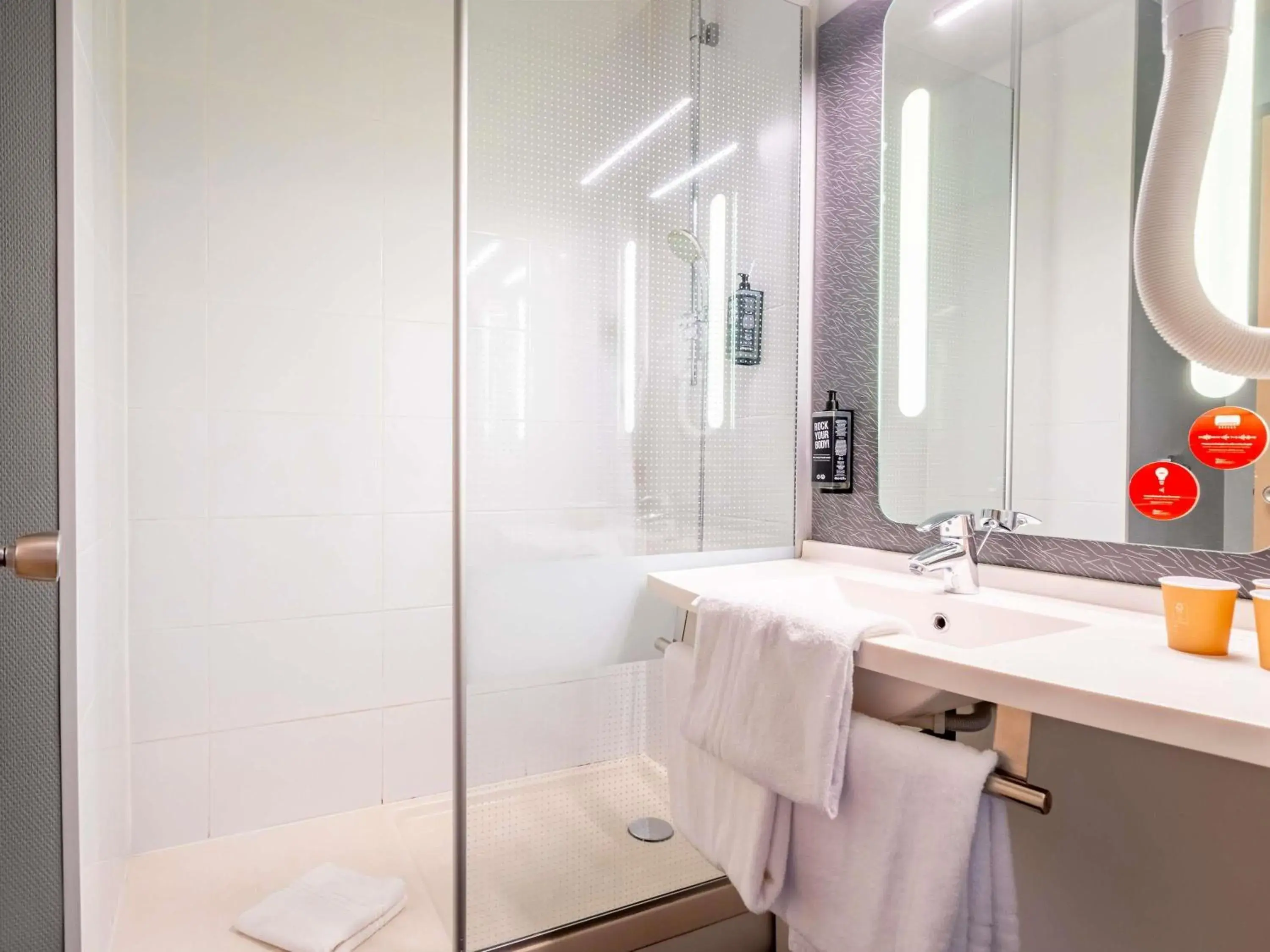 Bedroom in ibis Bayonne Centre Bedroom in ibis Bayonne Centre