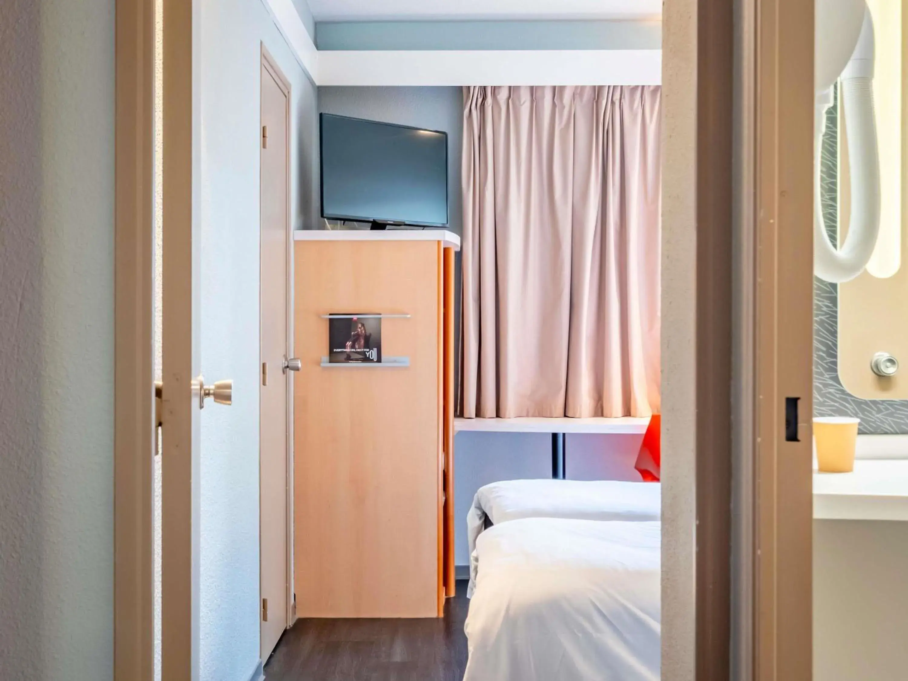 Bedroom, Bed in ibis Bayonne Centre Bedroom, Bed in ibis Bayonne Centre