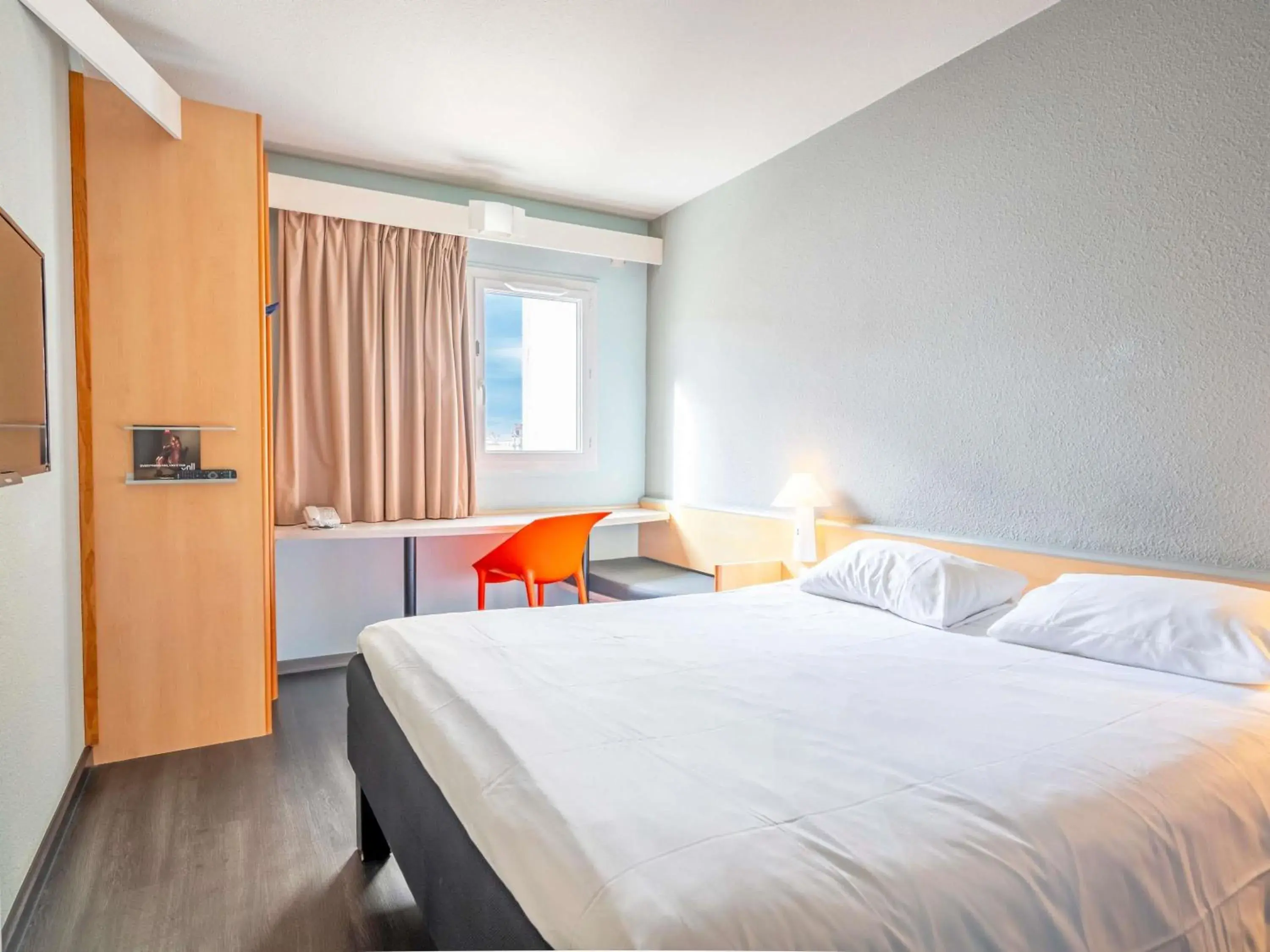 Bedroom, Bed in ibis Bayonne Centre Bedroom, Bed in ibis Bayonne Centre