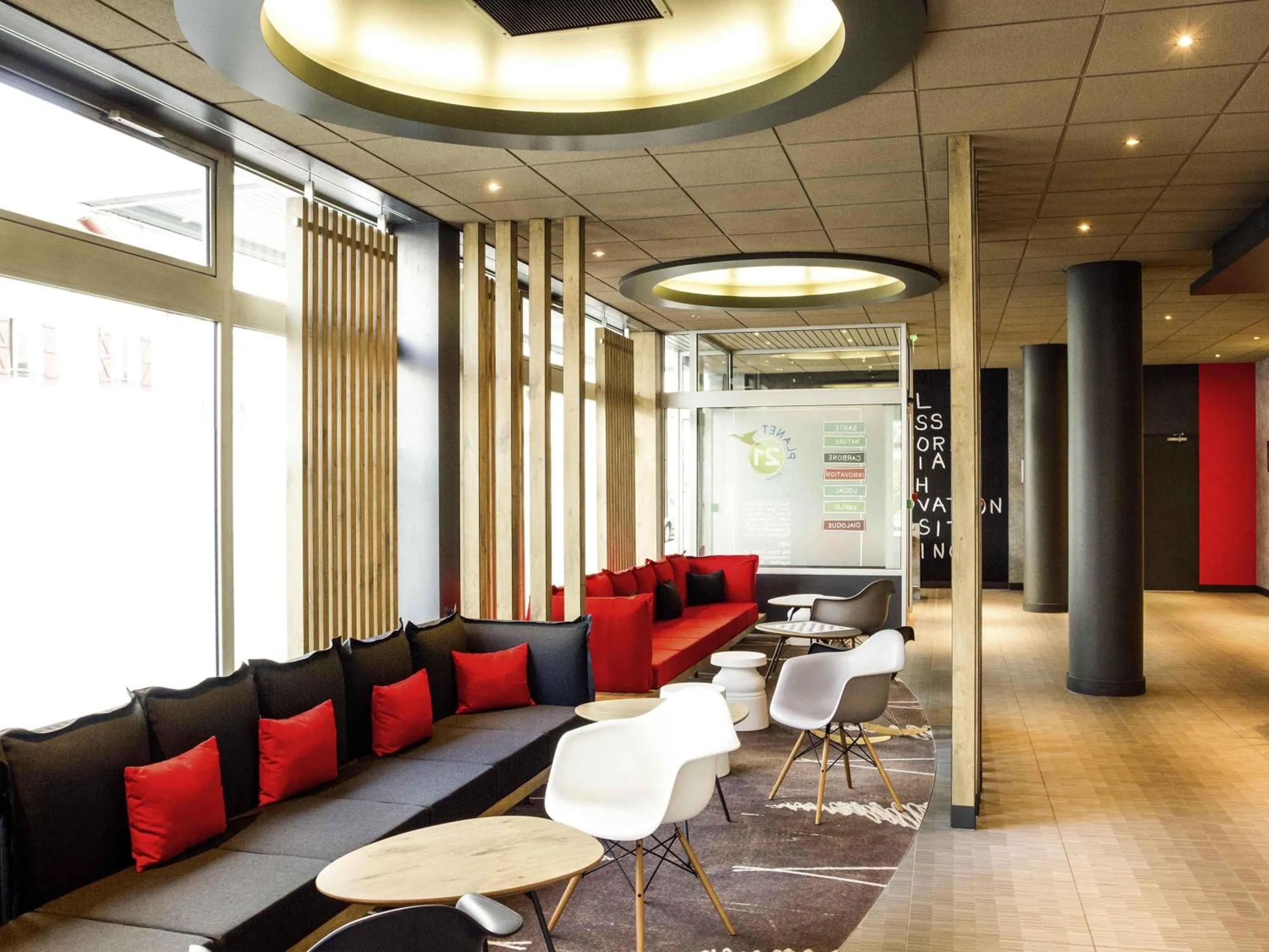 Lounge or bar in ibis Bayonne Centre