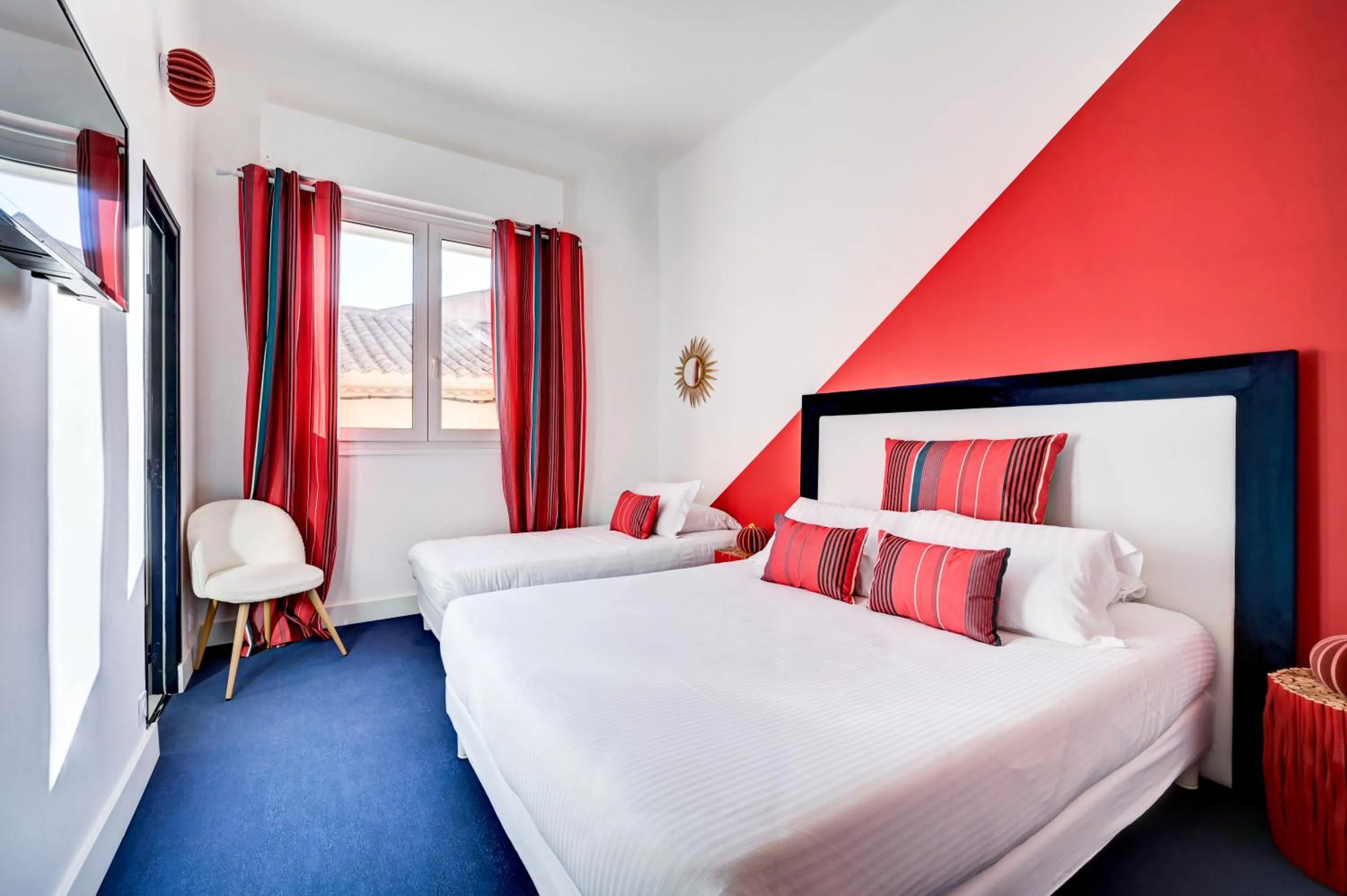 Bed in Hotel Espadon bleu