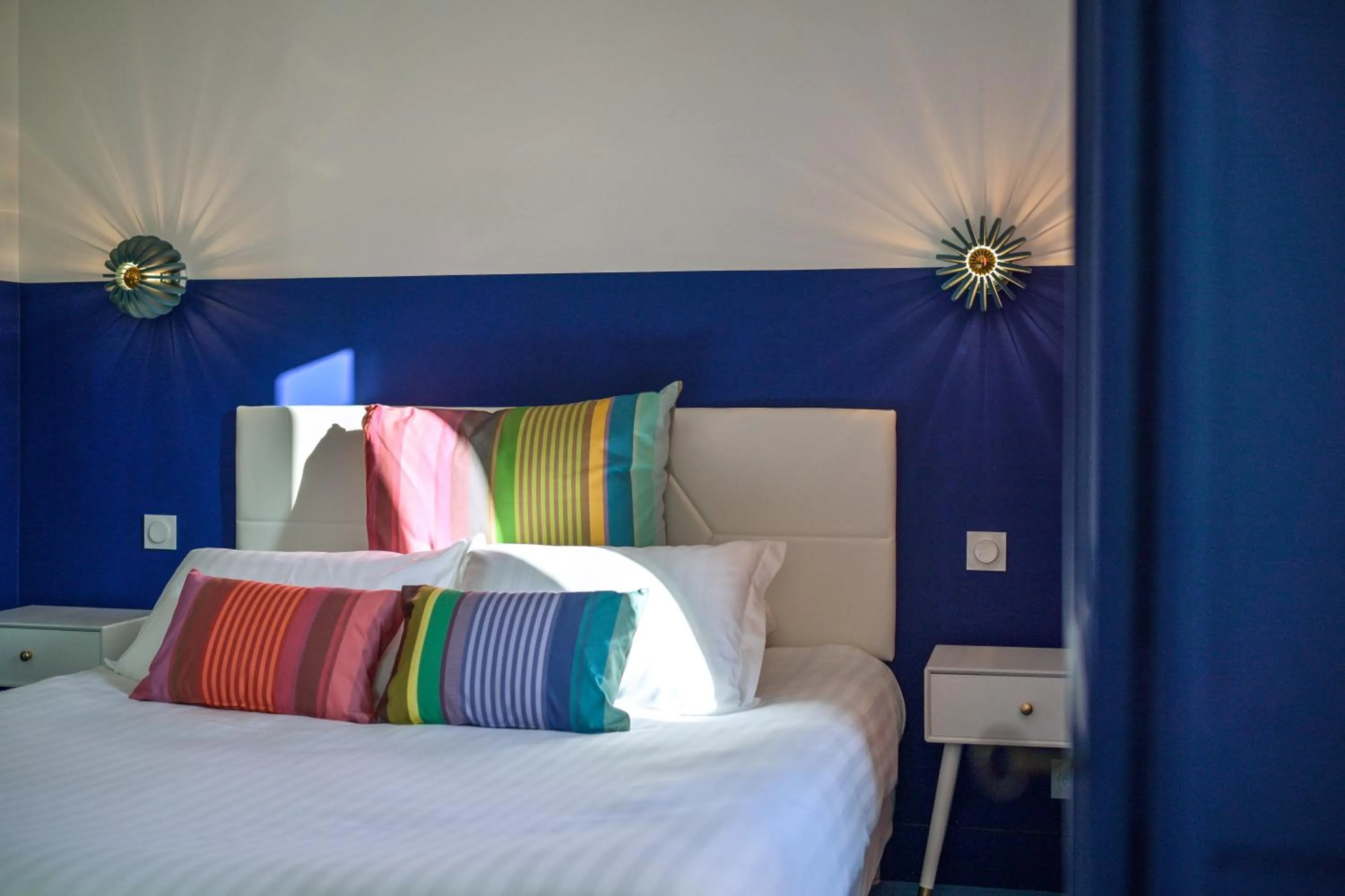 Bed in Hotel Espadon bleu