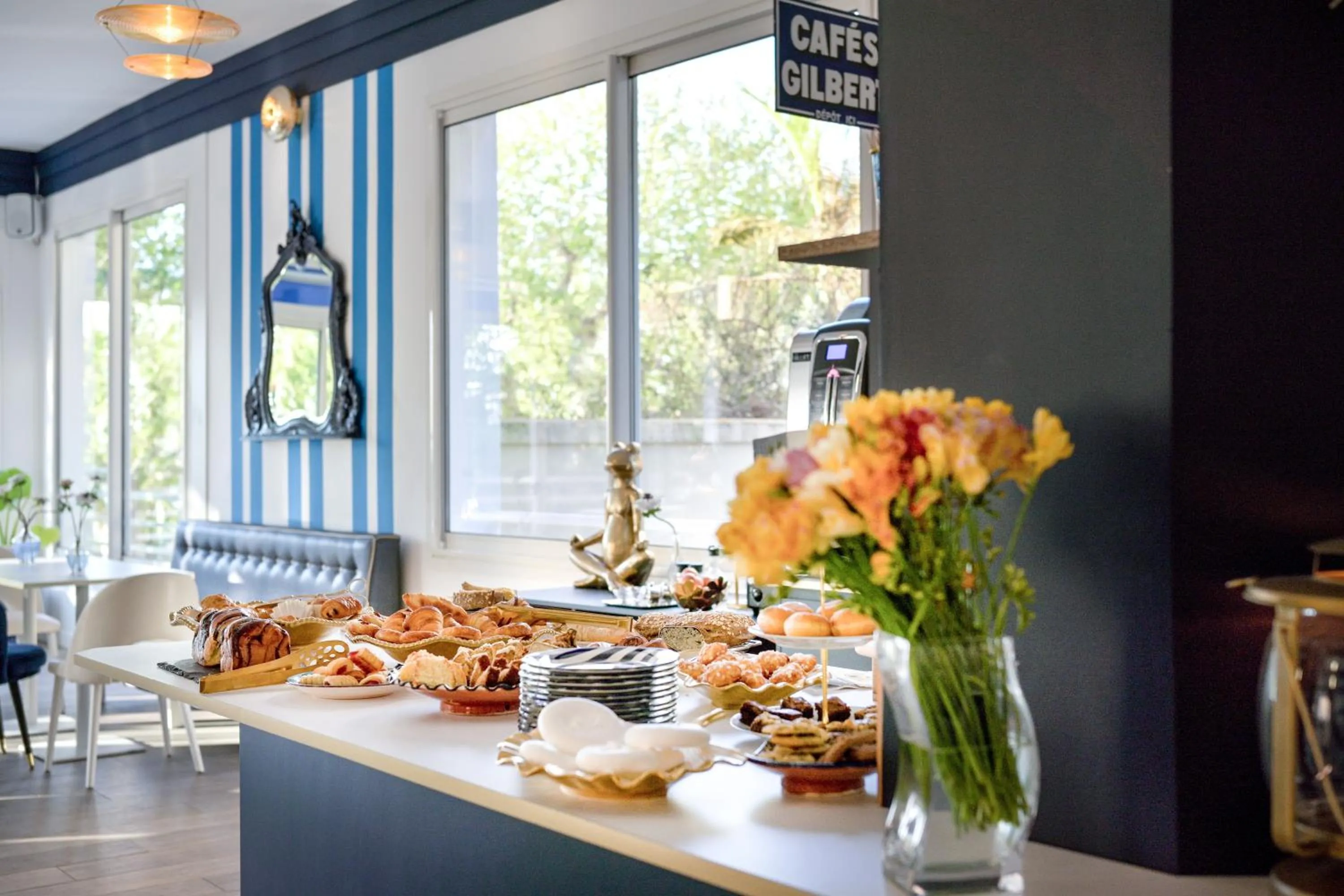 Buffet breakfast in Hotel Espadon bleu