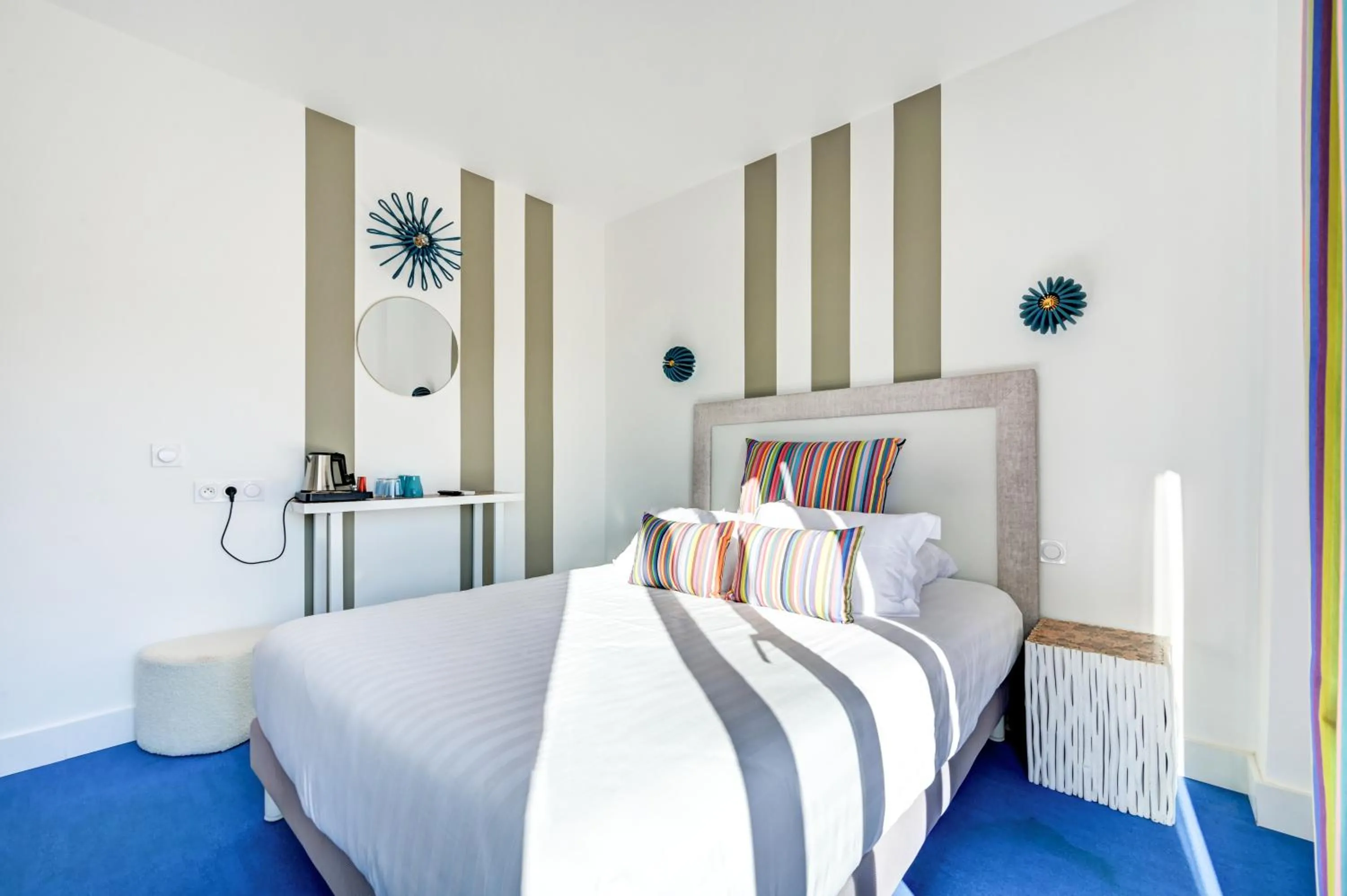 Bedroom, Bed in Hotel Espadon bleu