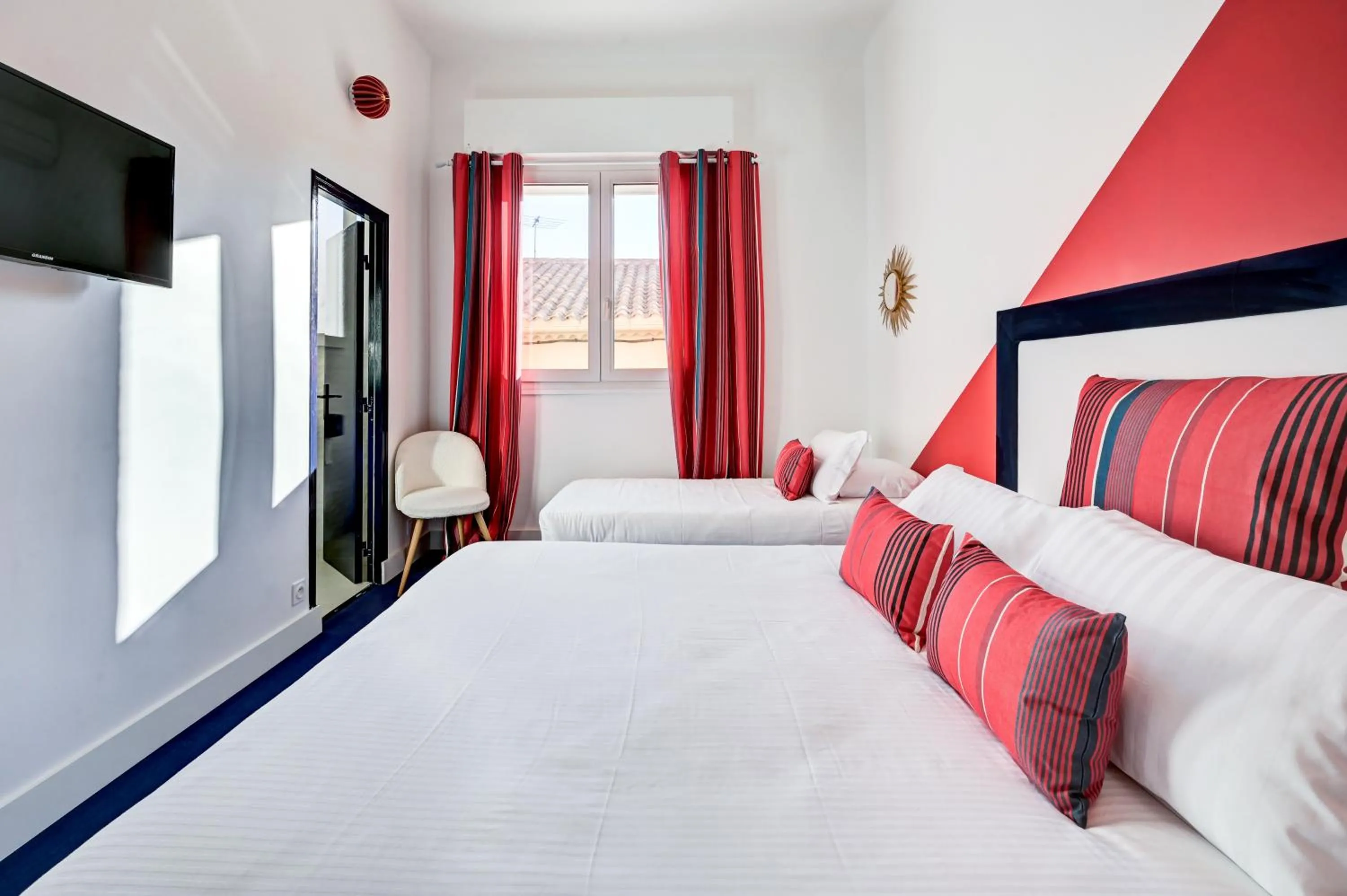 Bedroom, Bed in Hotel Espadon bleu