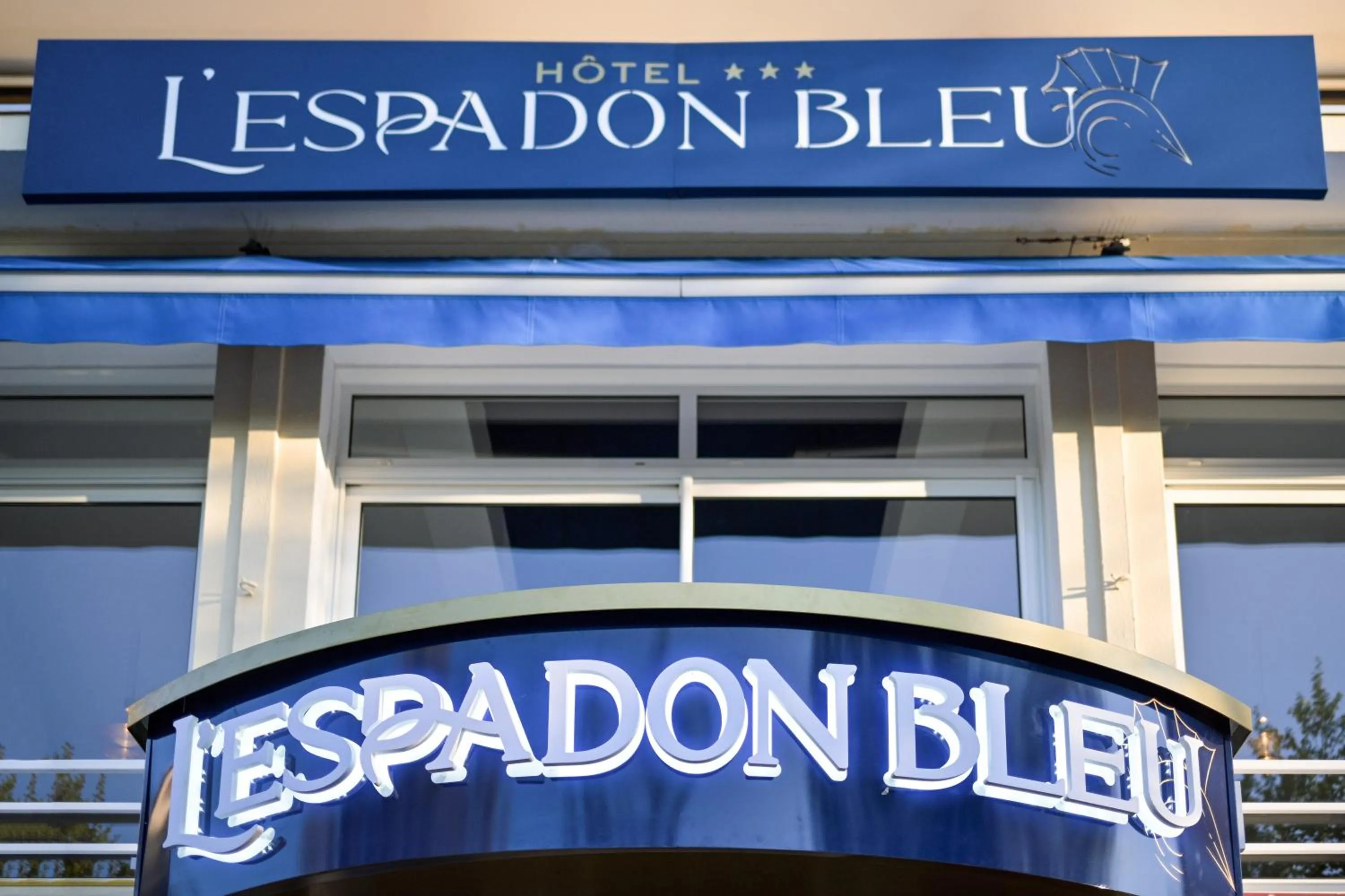 Logo/Certificate/Sign in Hotel Espadon bleu