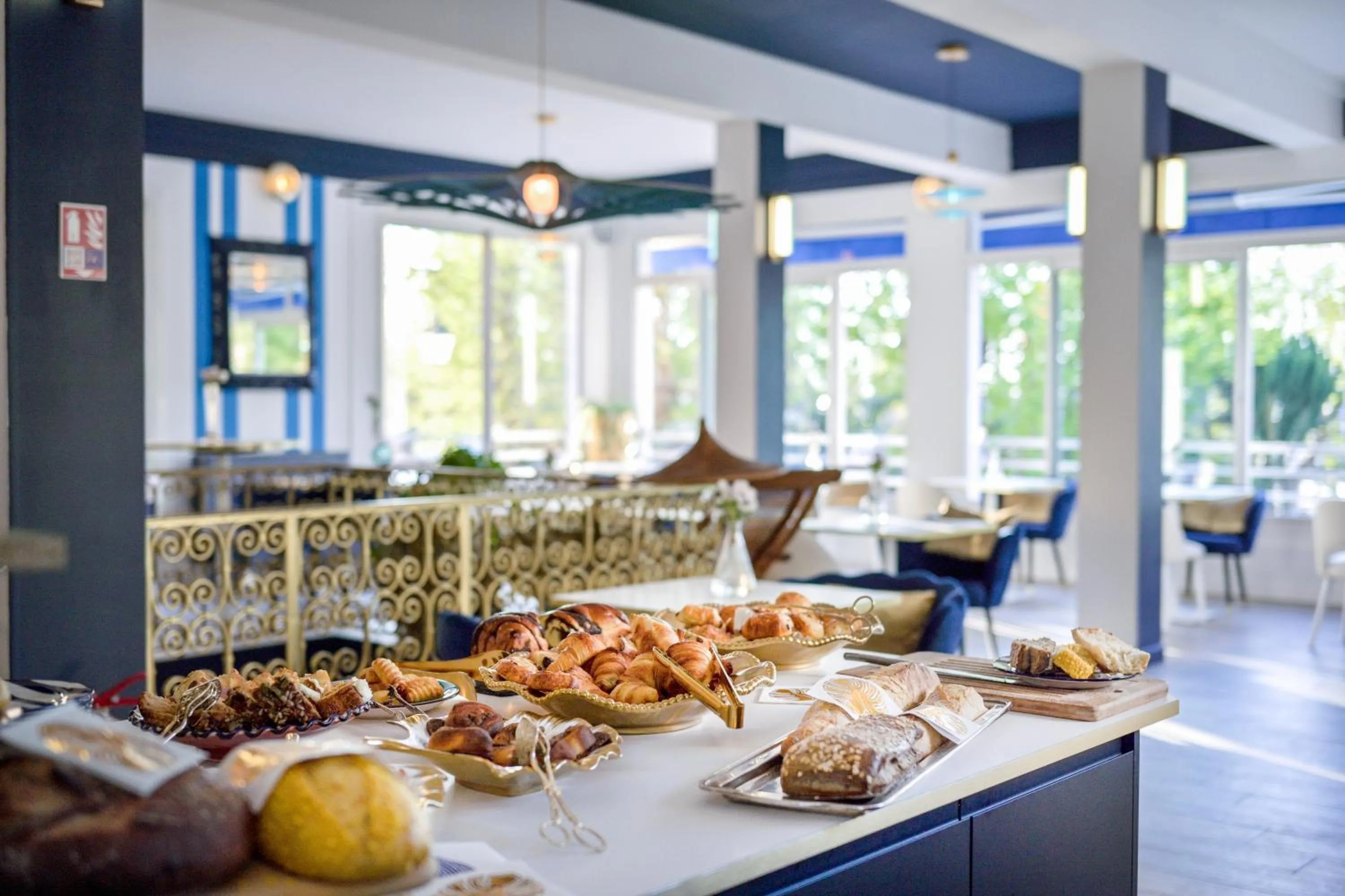 Buffet breakfast in Hotel Espadon bleu