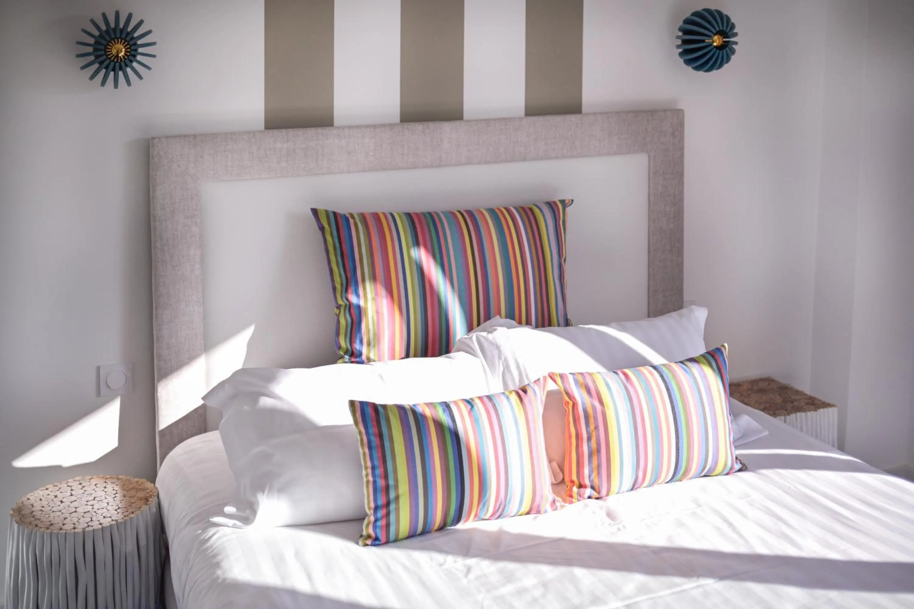 Bed in Hotel Espadon bleu