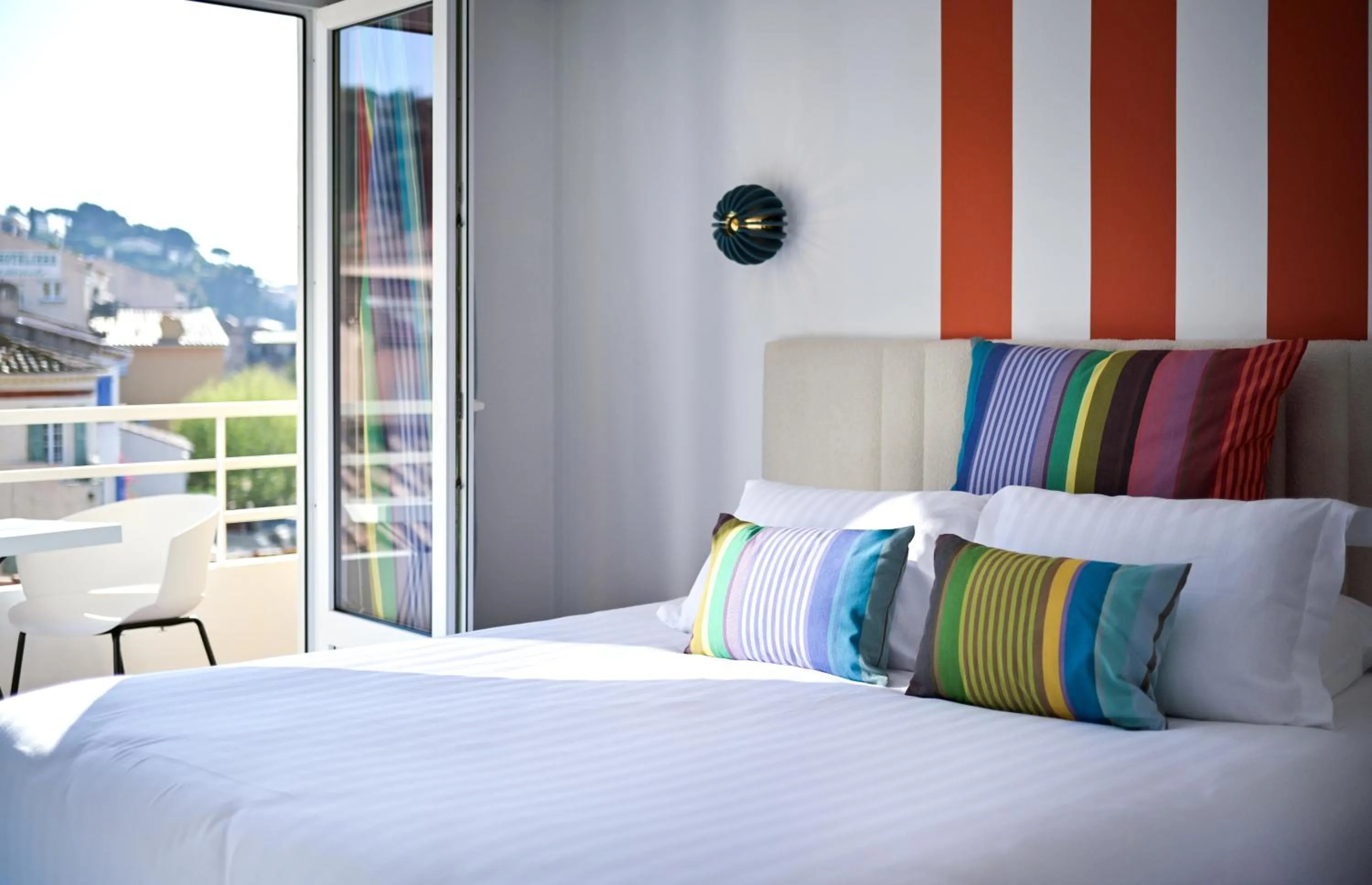 Bedroom, Bed in Hotel Espadon bleu