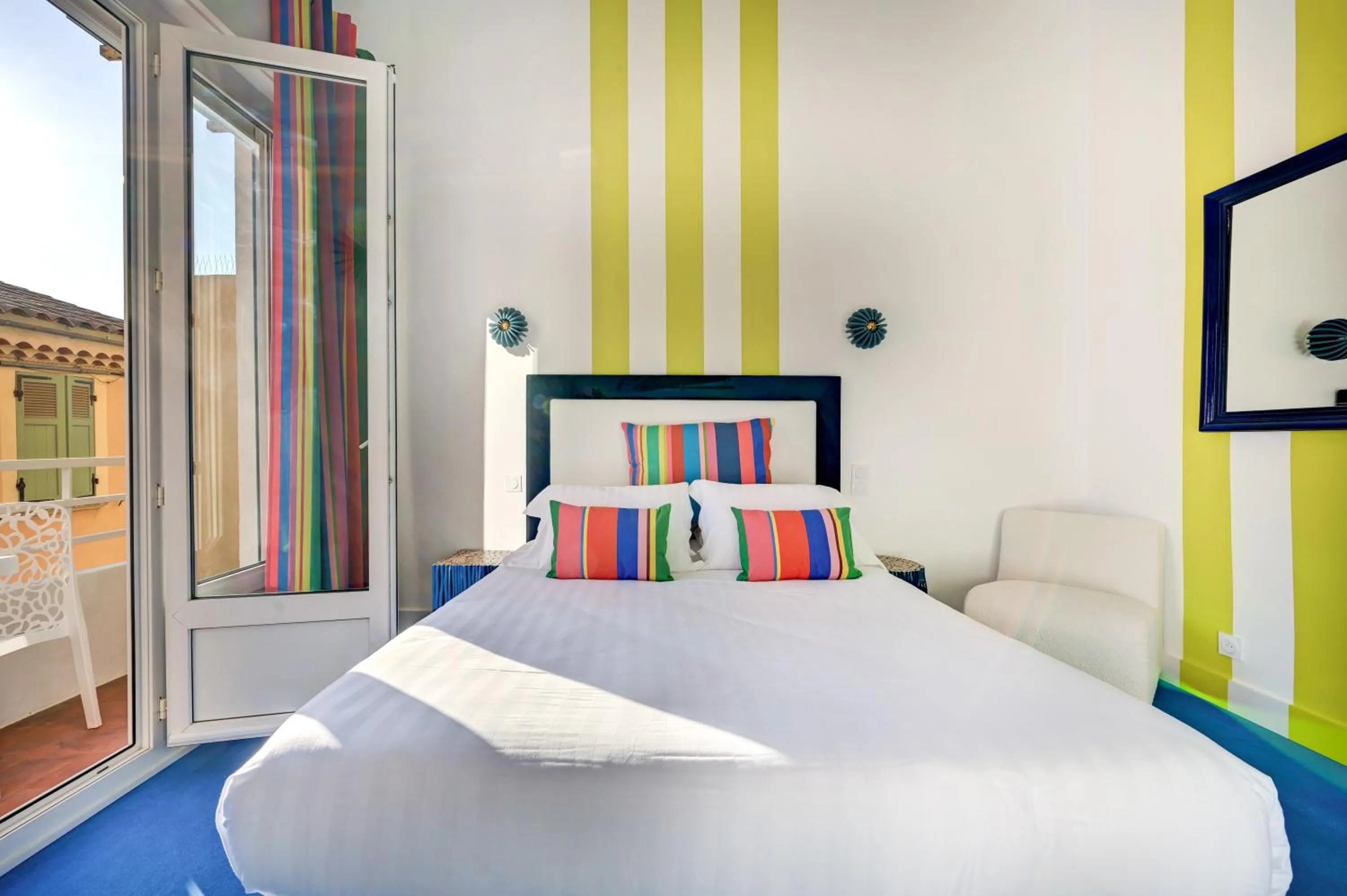 Bed in Hotel Espadon bleu