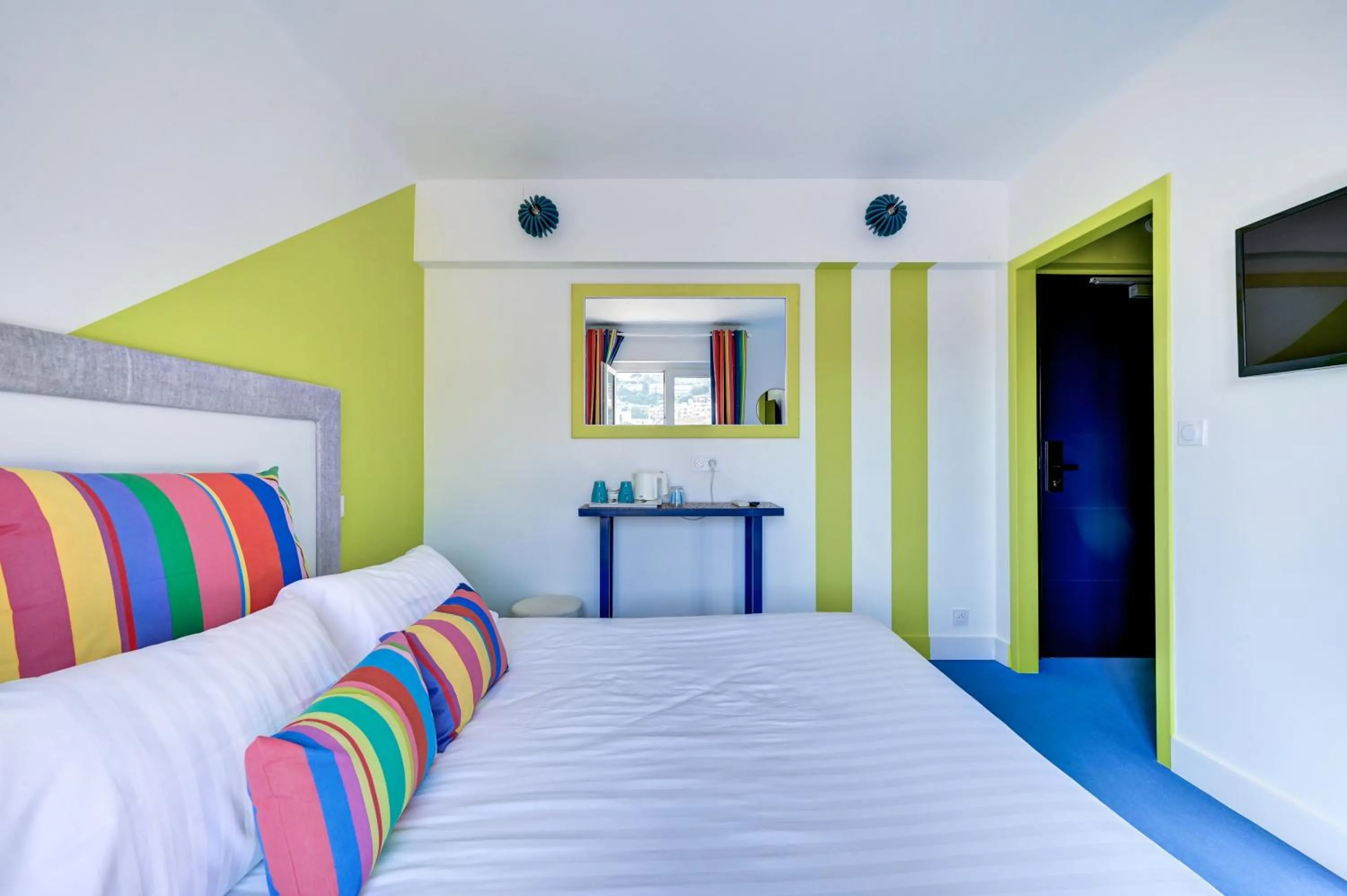Bed in Hotel Espadon bleu