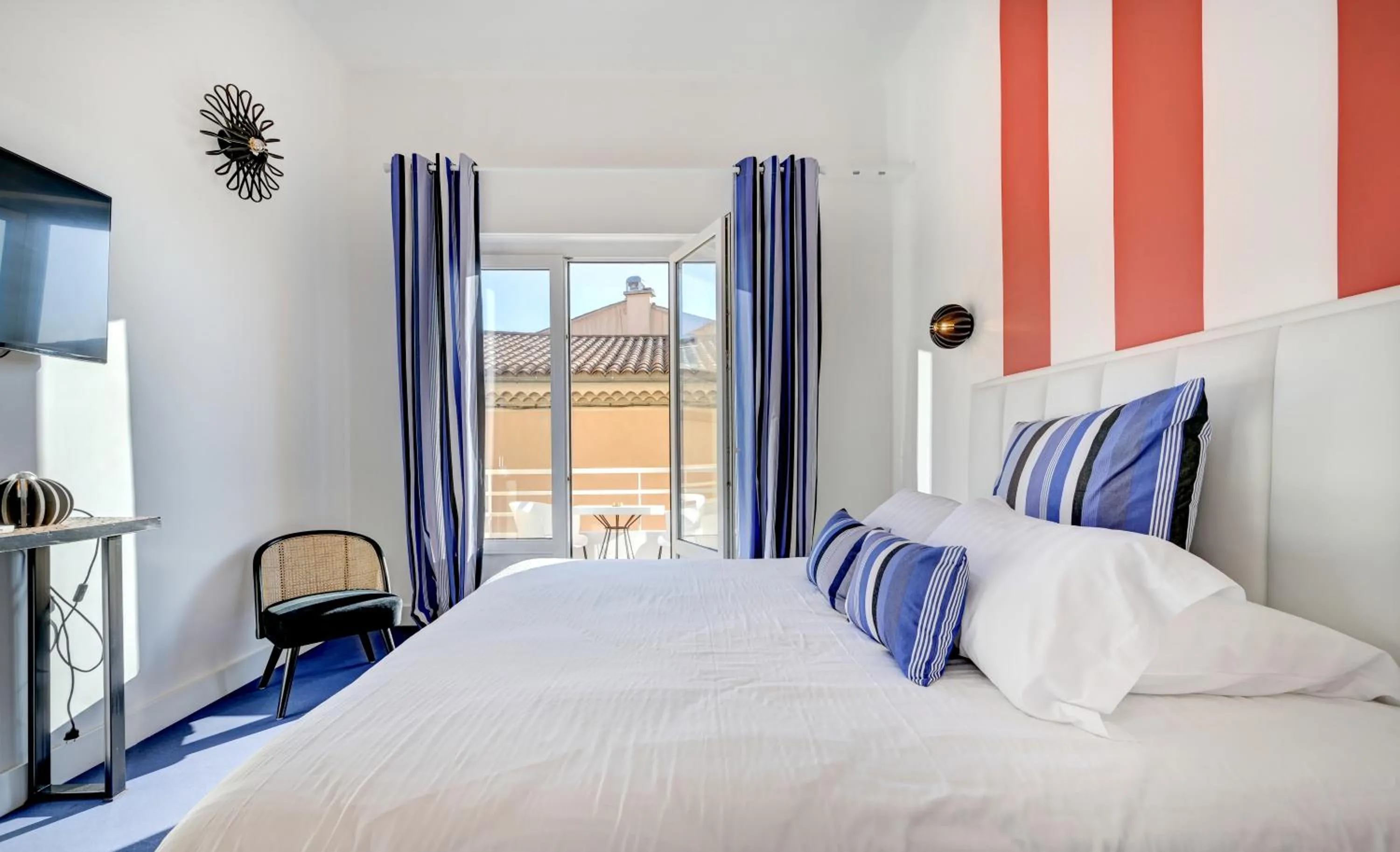Photo of the whole room, Bed in Hotel Espadon bleu