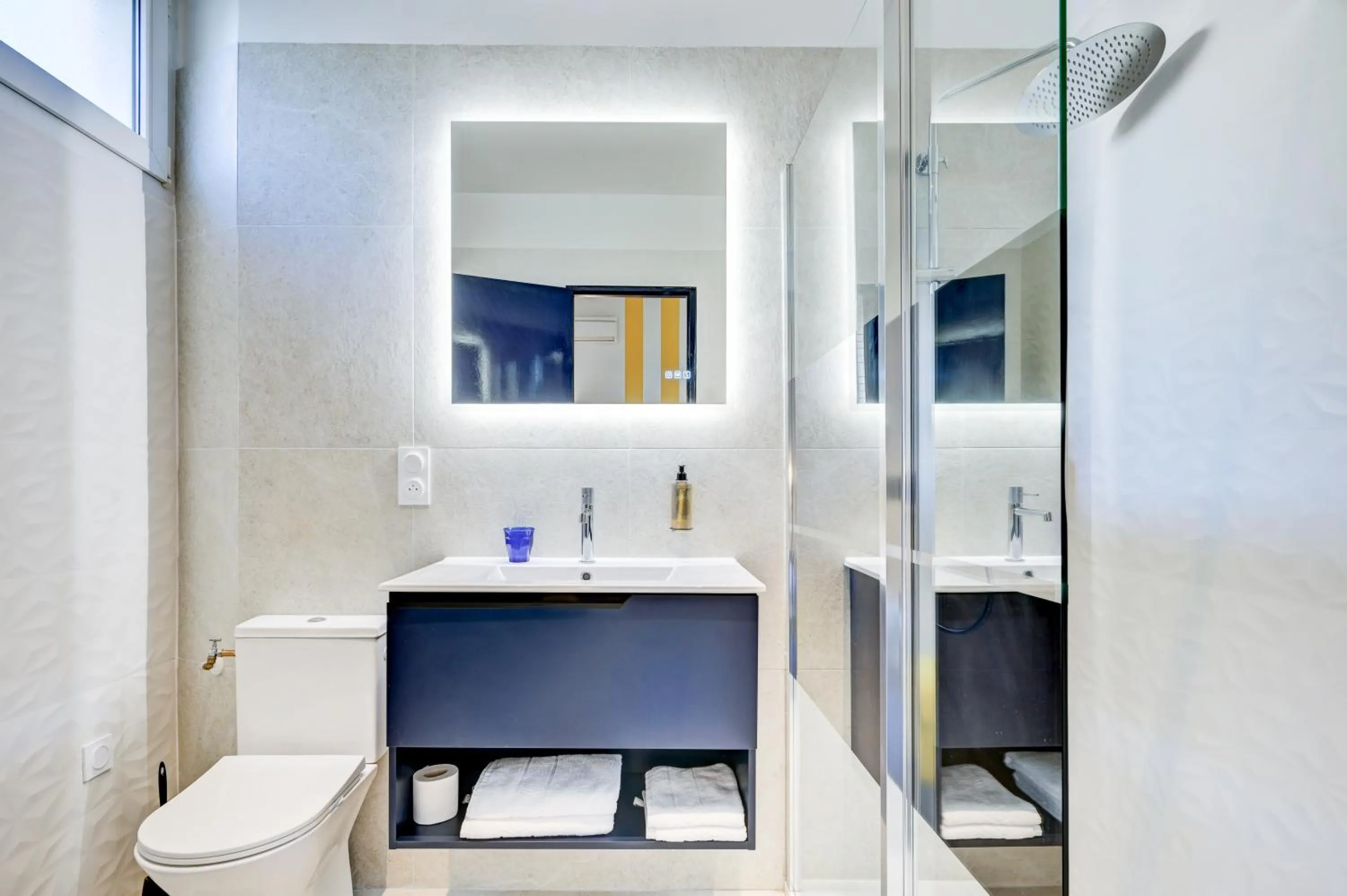 Shower in Hotel Espadon bleu
