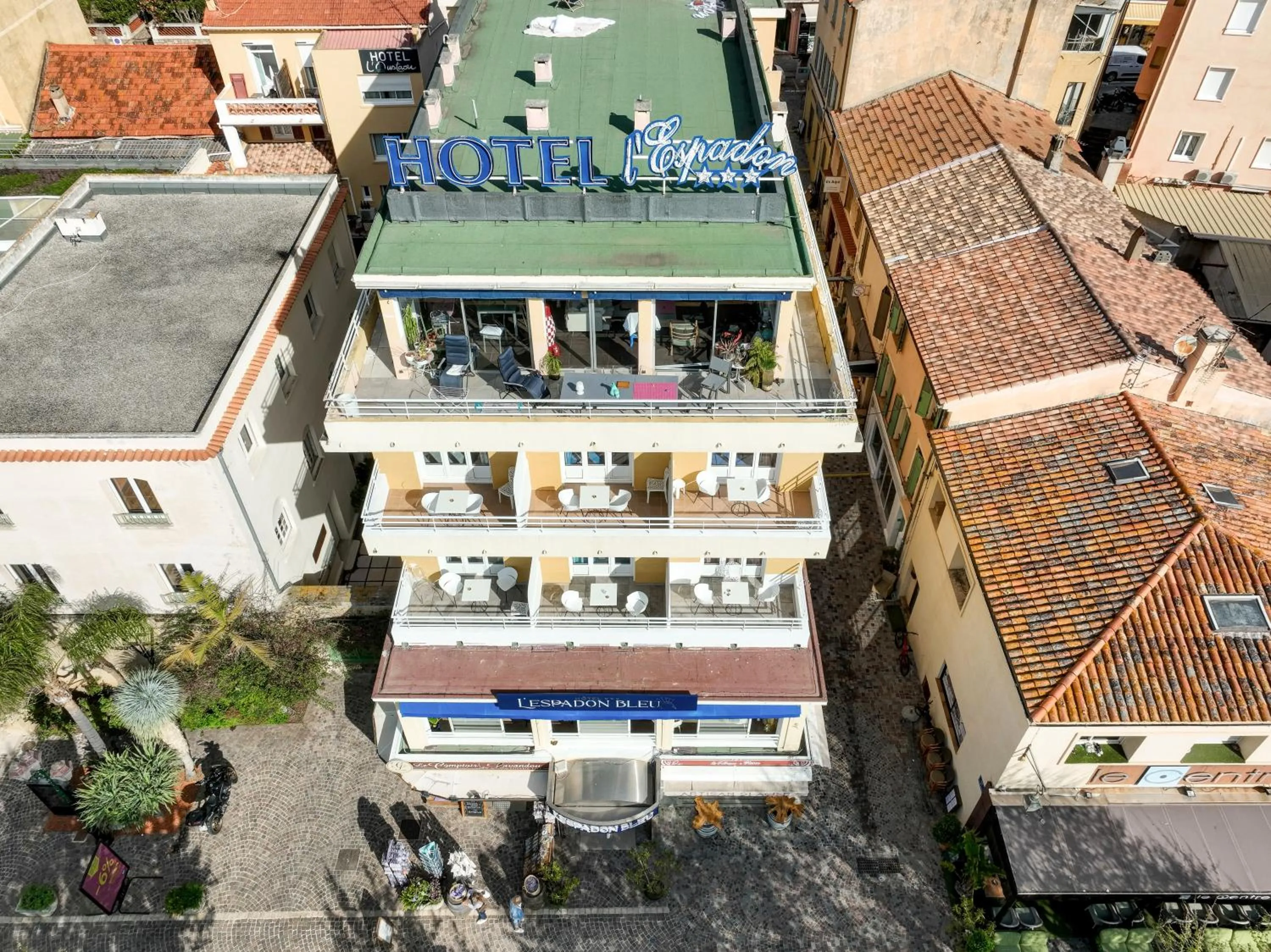Property building in Hotel Espadon bleu