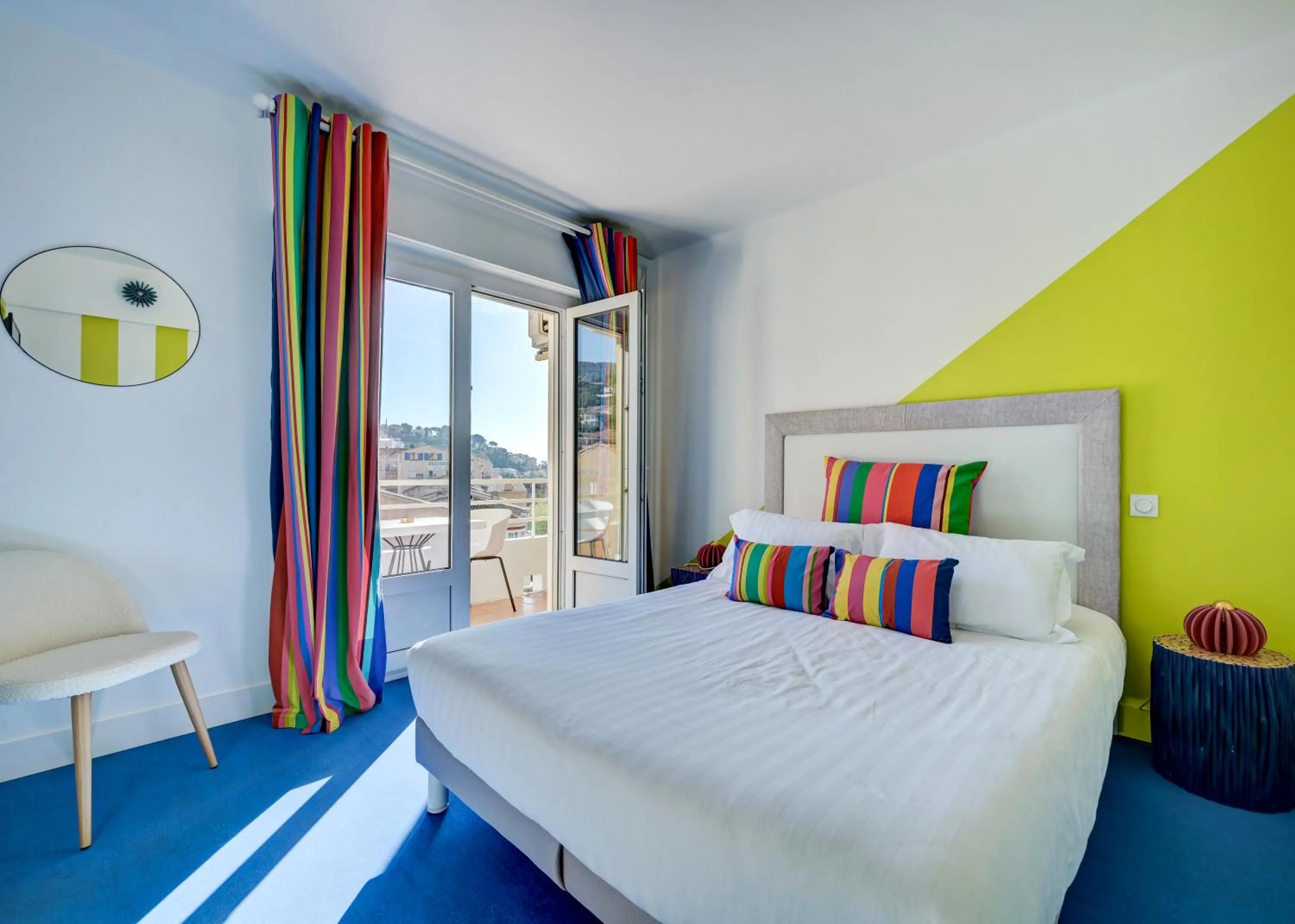 Bed in Hotel Espadon bleu