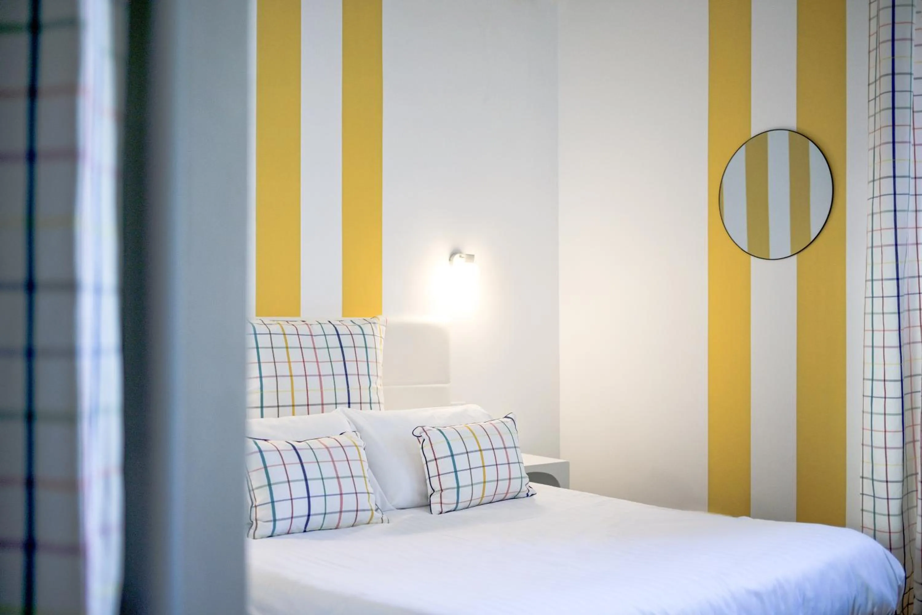 Bed in Hotel Espadon bleu