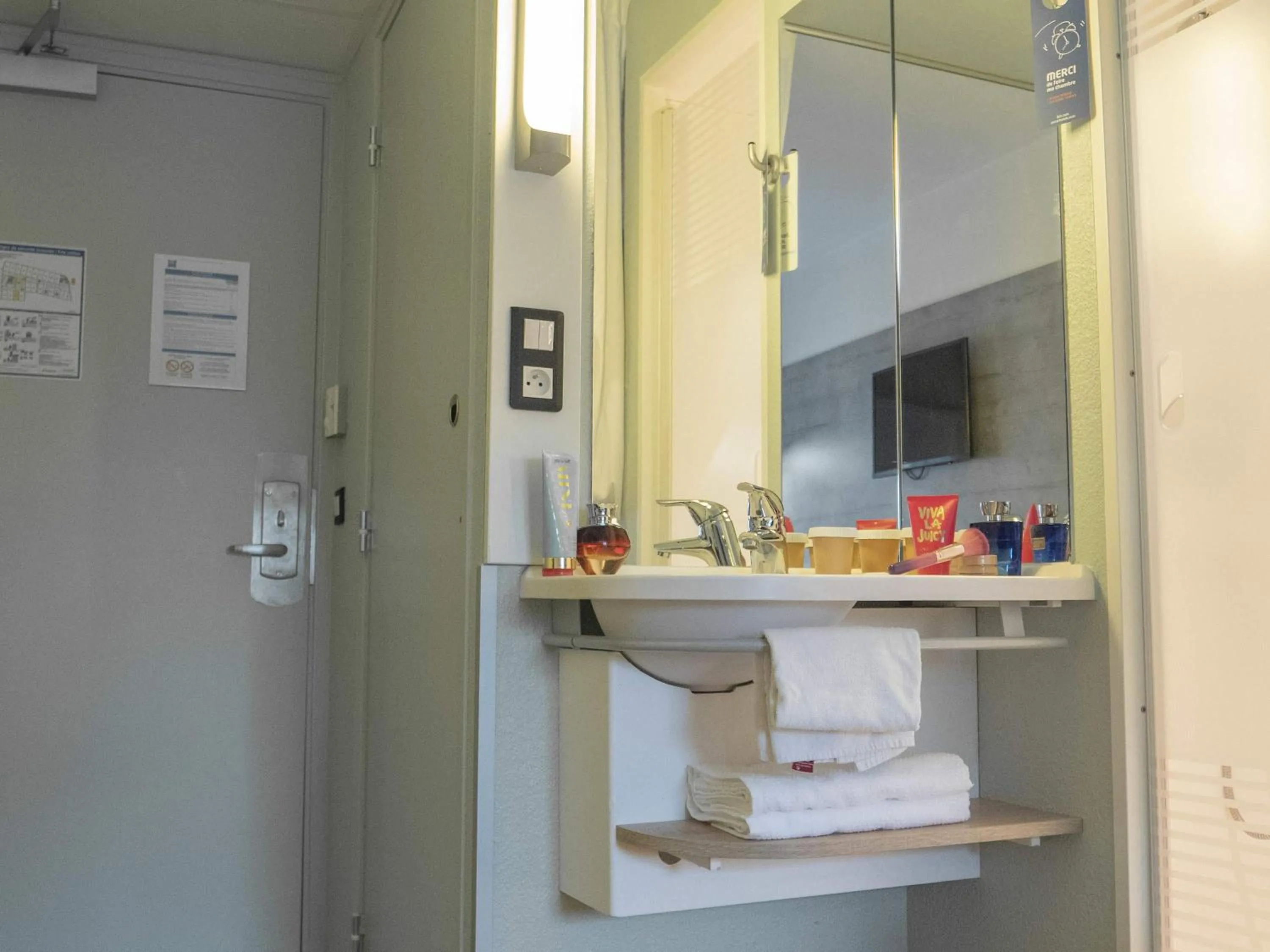 Bedroom in ibis budget Porte D'Orleans