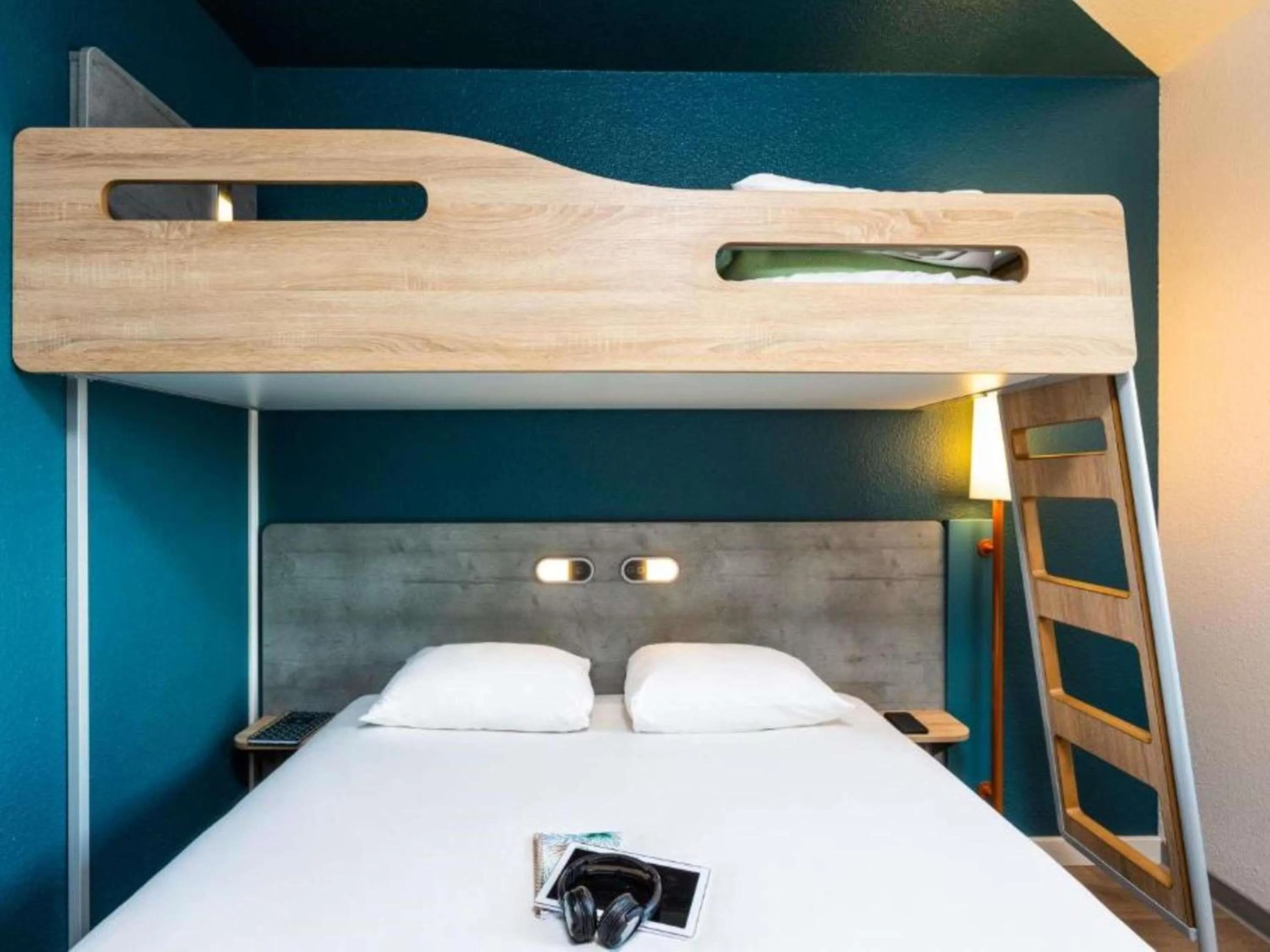 Bedroom, Bed in ibis budget Porte D'Orleans