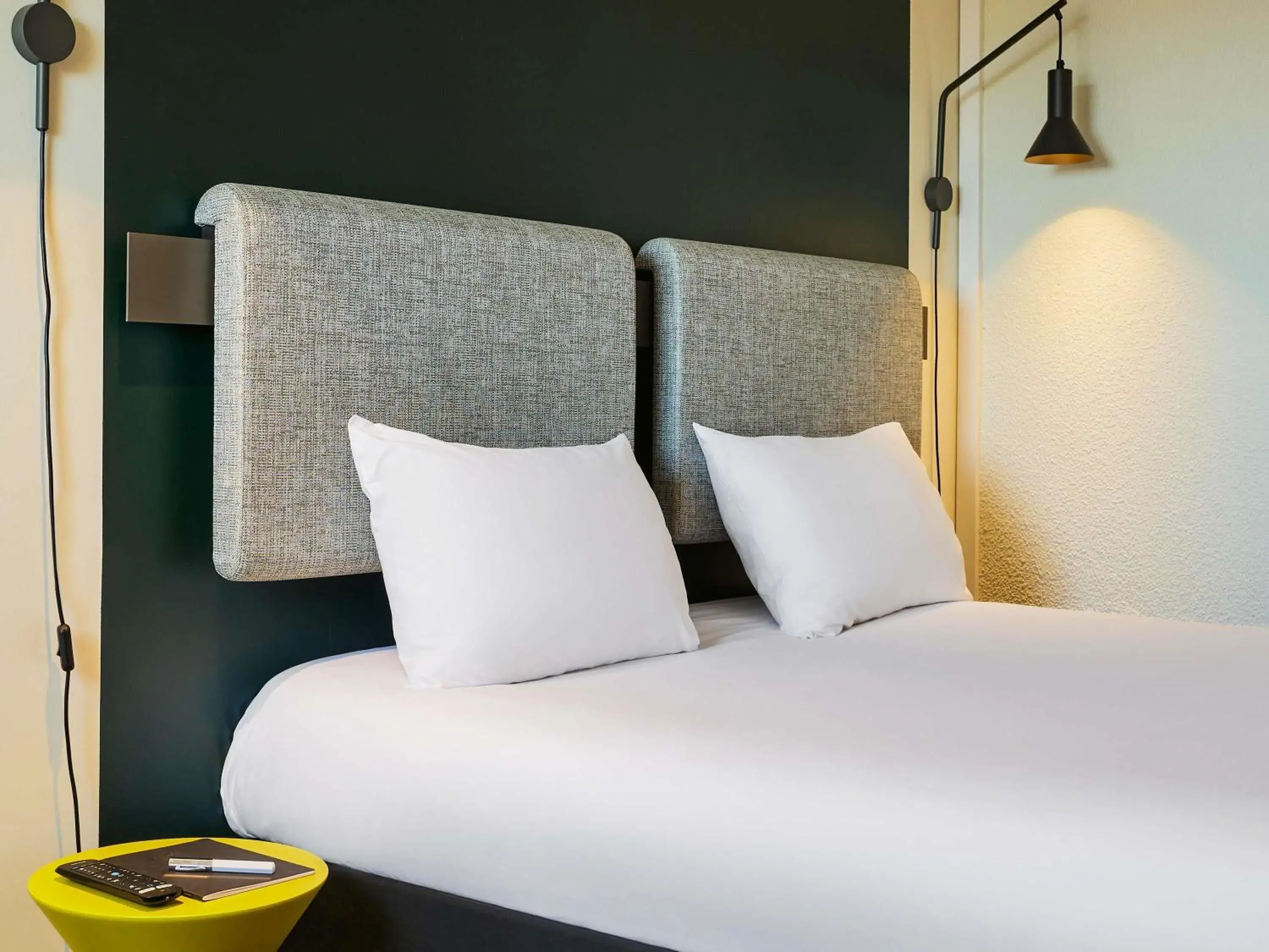 Bedroom, Bed in ibis Nice Centre Gare Bedroom, Bed in ibis Nice Centre Gare