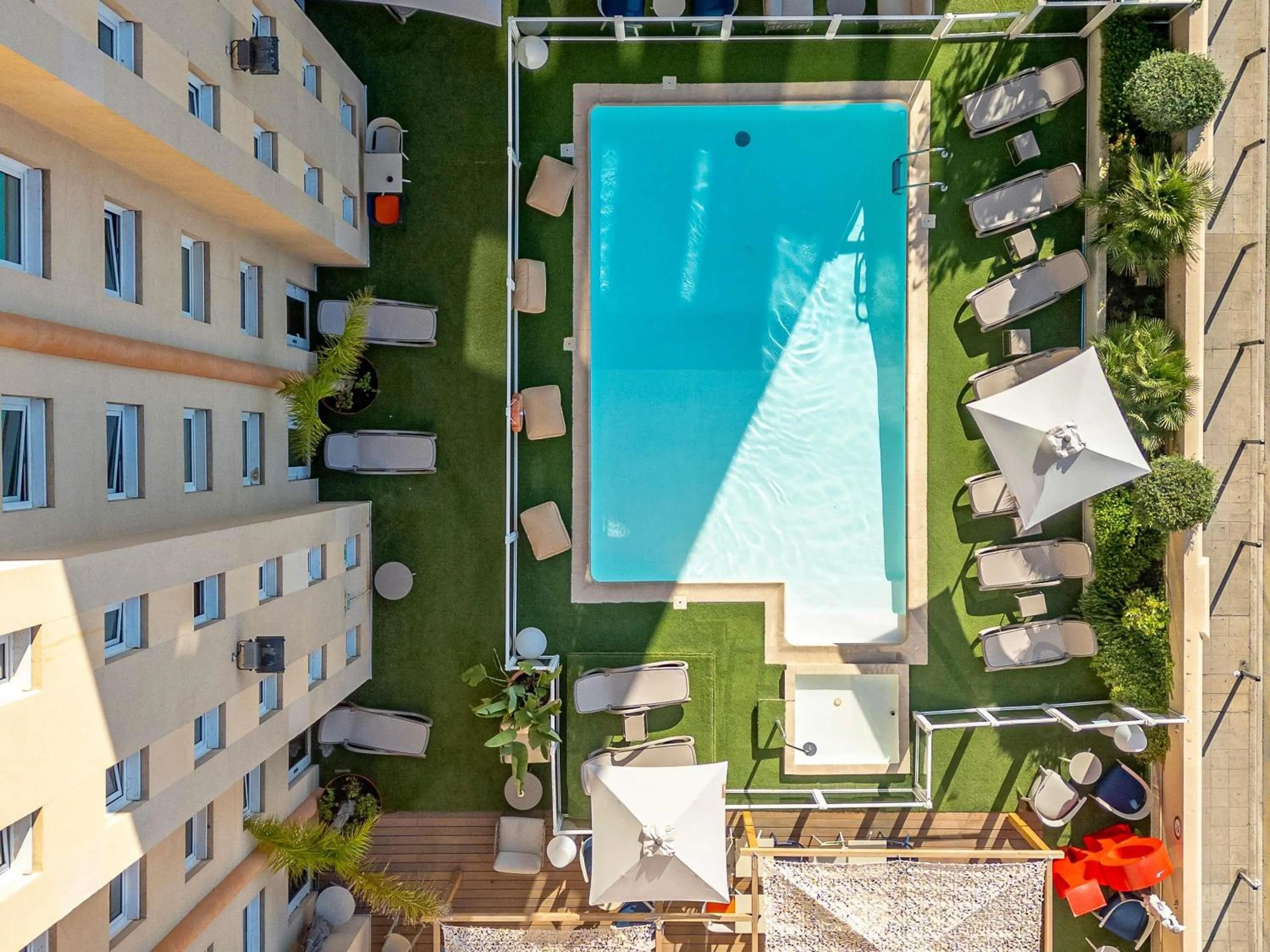 Pool view in ibis Nice Centre Gare