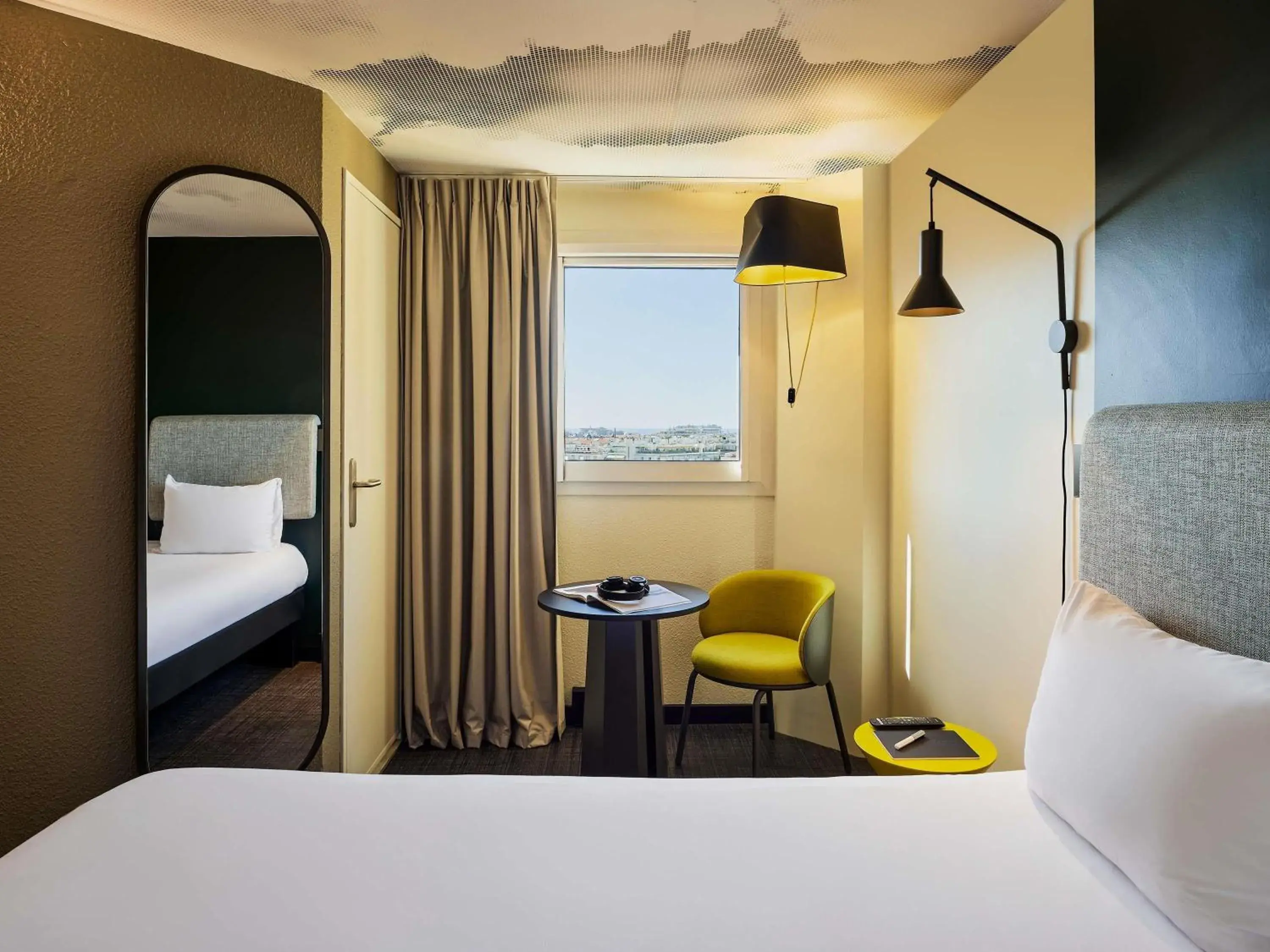 Bedroom, Bed in ibis Nice Centre Gare Bedroom, Bed in ibis Nice Centre Gare