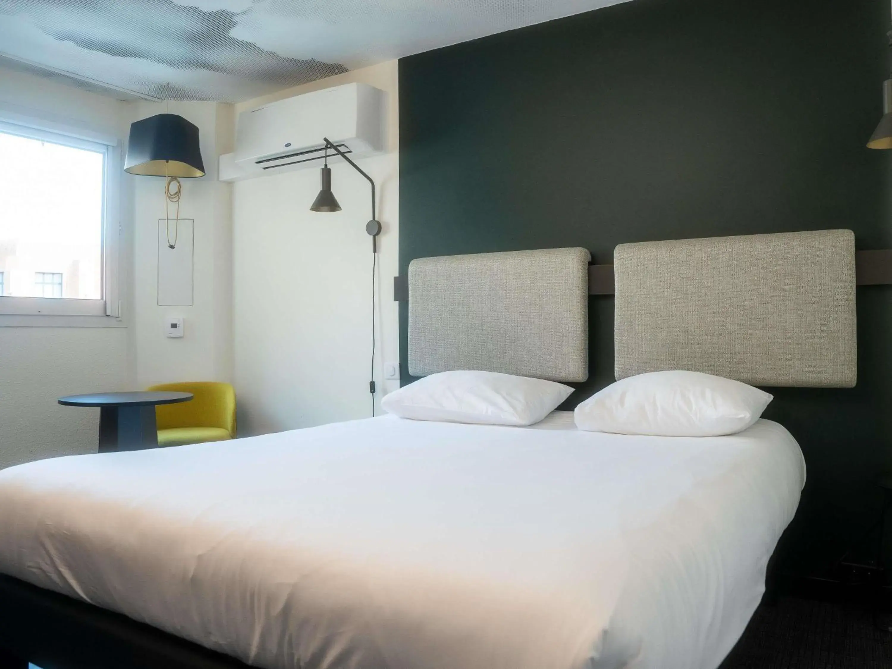 Bedroom, Bed in ibis Nice Centre Gare Bedroom, Bed in ibis Nice Centre Gare