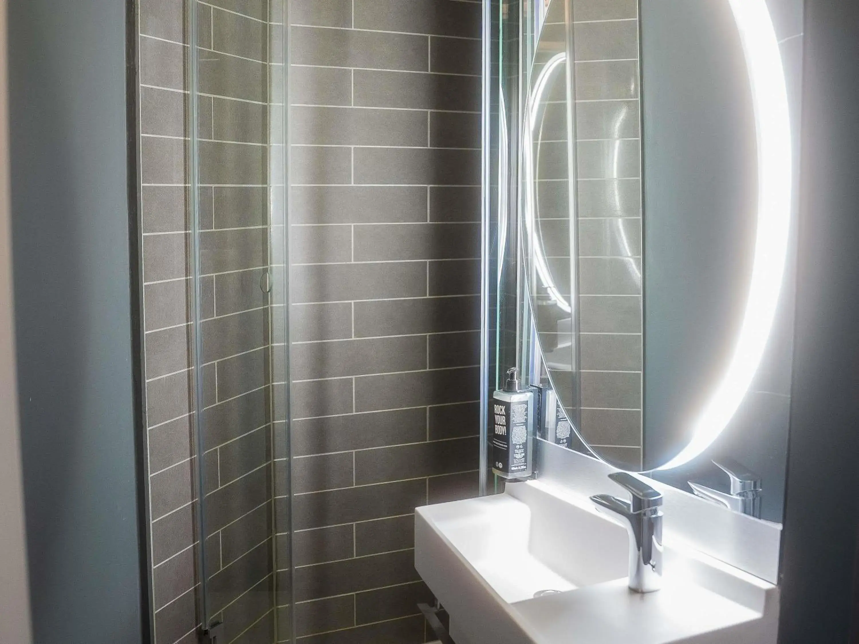 Bedroom in ibis Nice Centre Gare Bedroom in ibis Nice Centre Gare