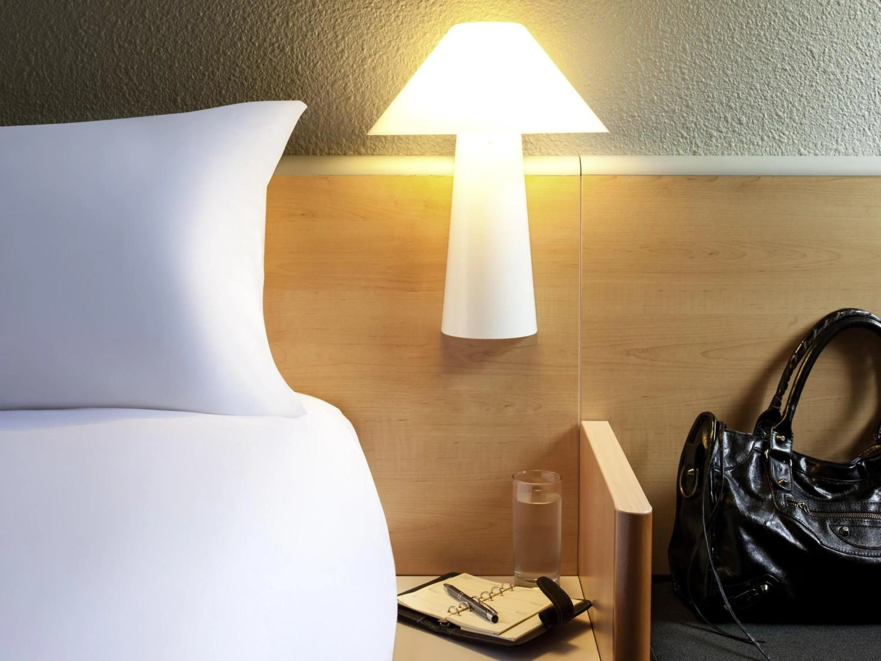 Bedroom, Bed in ibis Pau Lescar