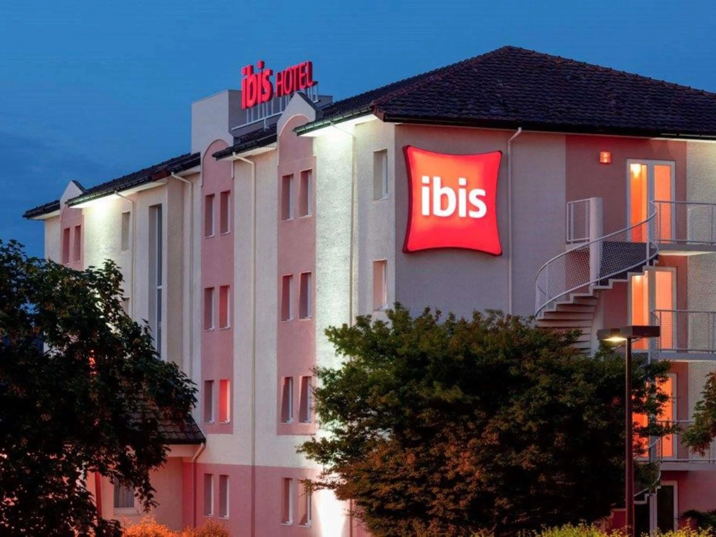 Property building in ibis Pau Lescar