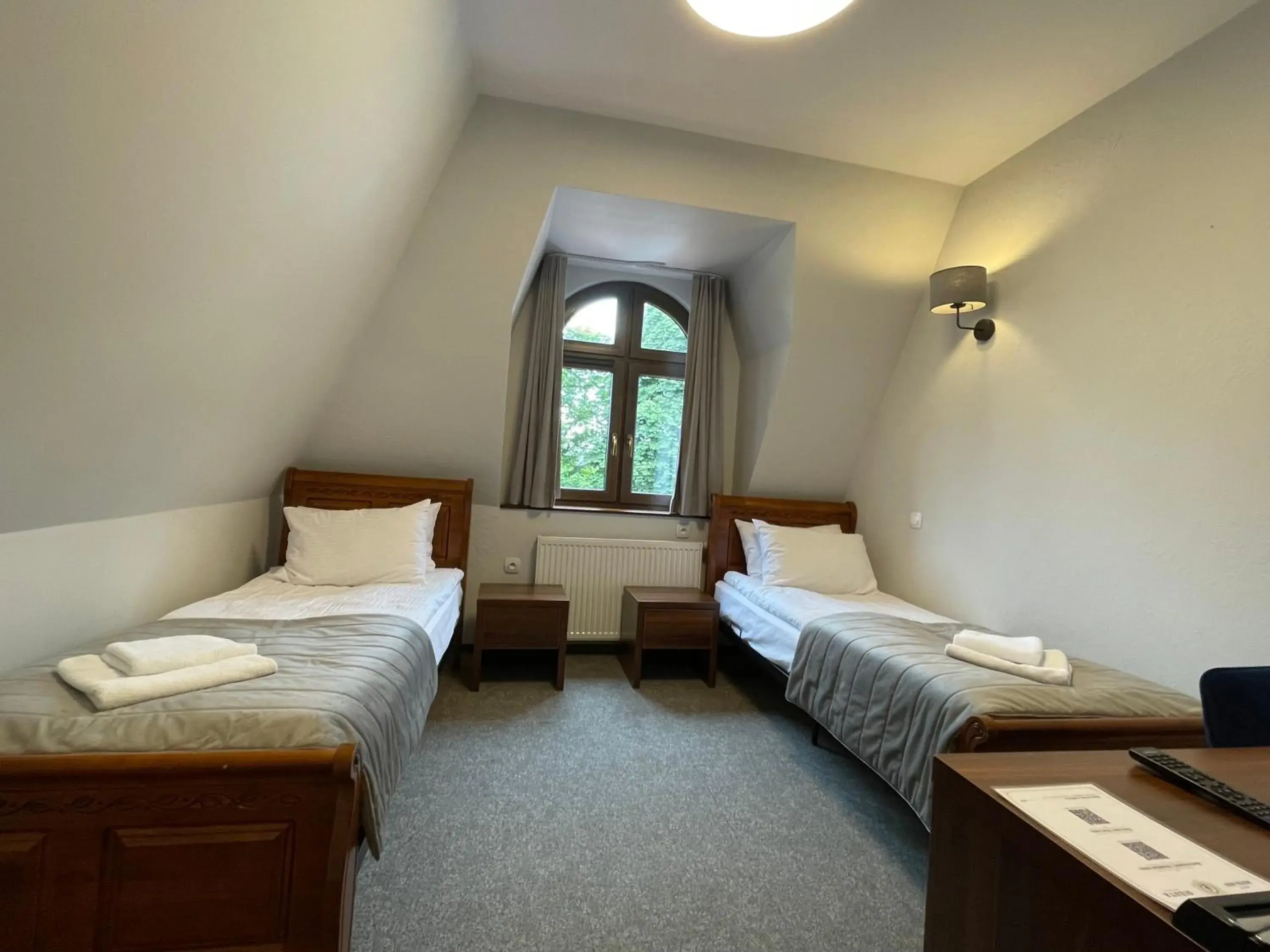 Twin Room with Shower in Hotel RED Twin Room with Shower in Hotel RED