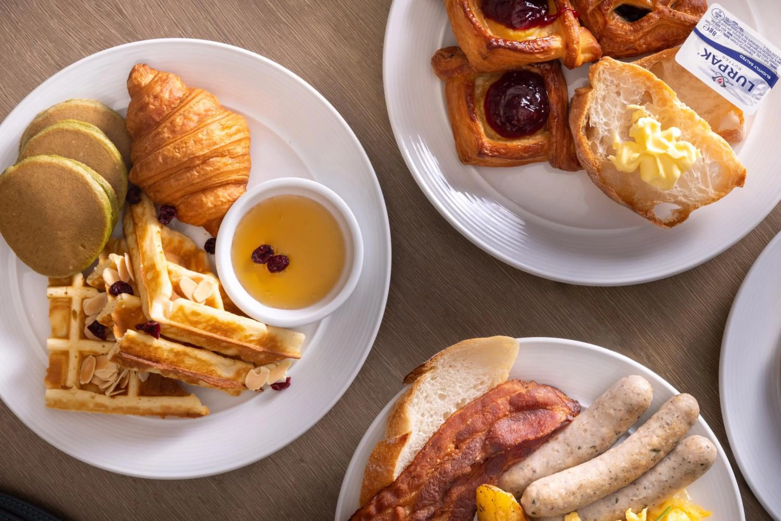 Food and drinks in Carlton Hotel Bangkok Sukhumvit