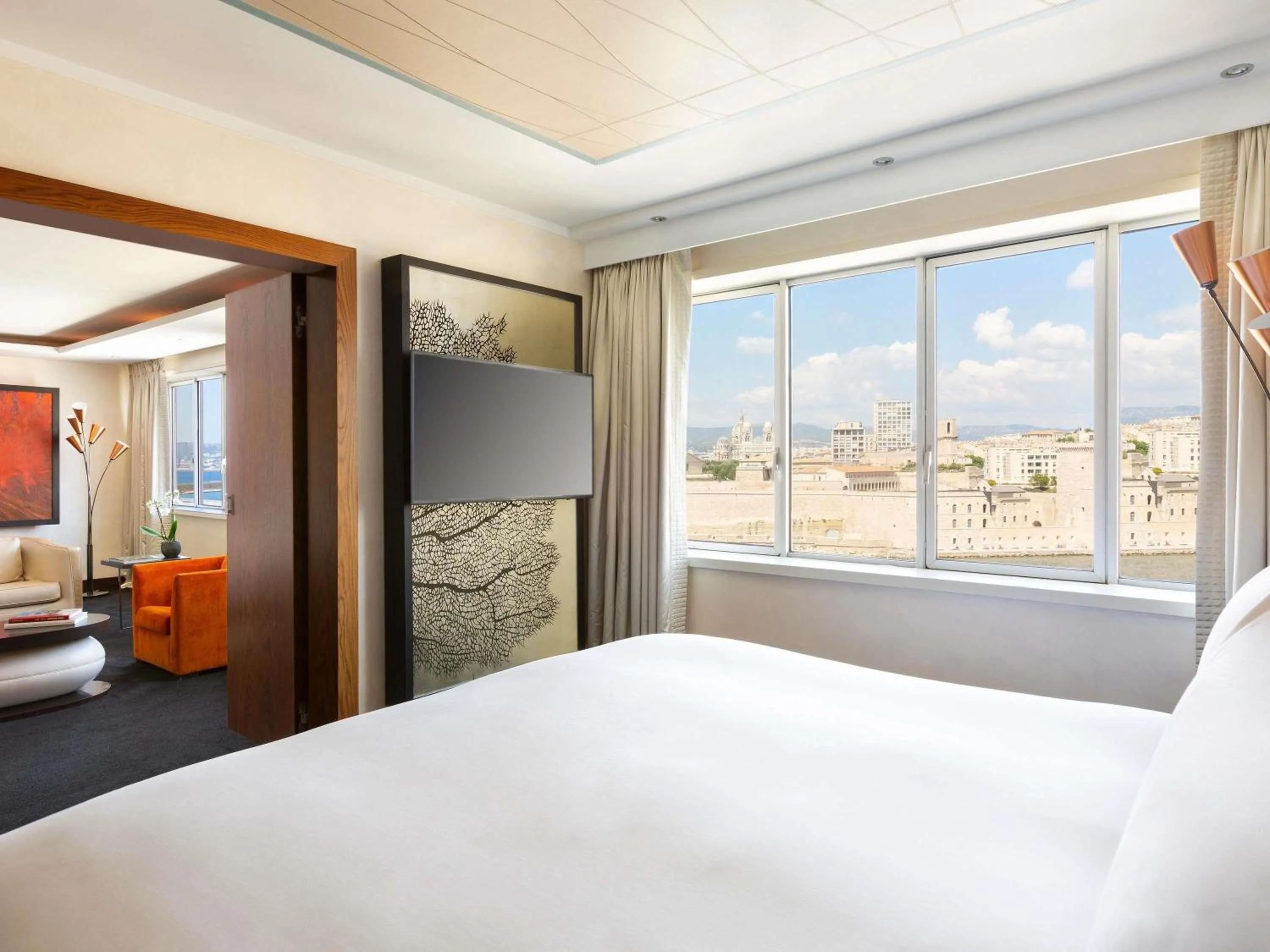 Property building, Bed in Sofitel Marseille Vieux-Port