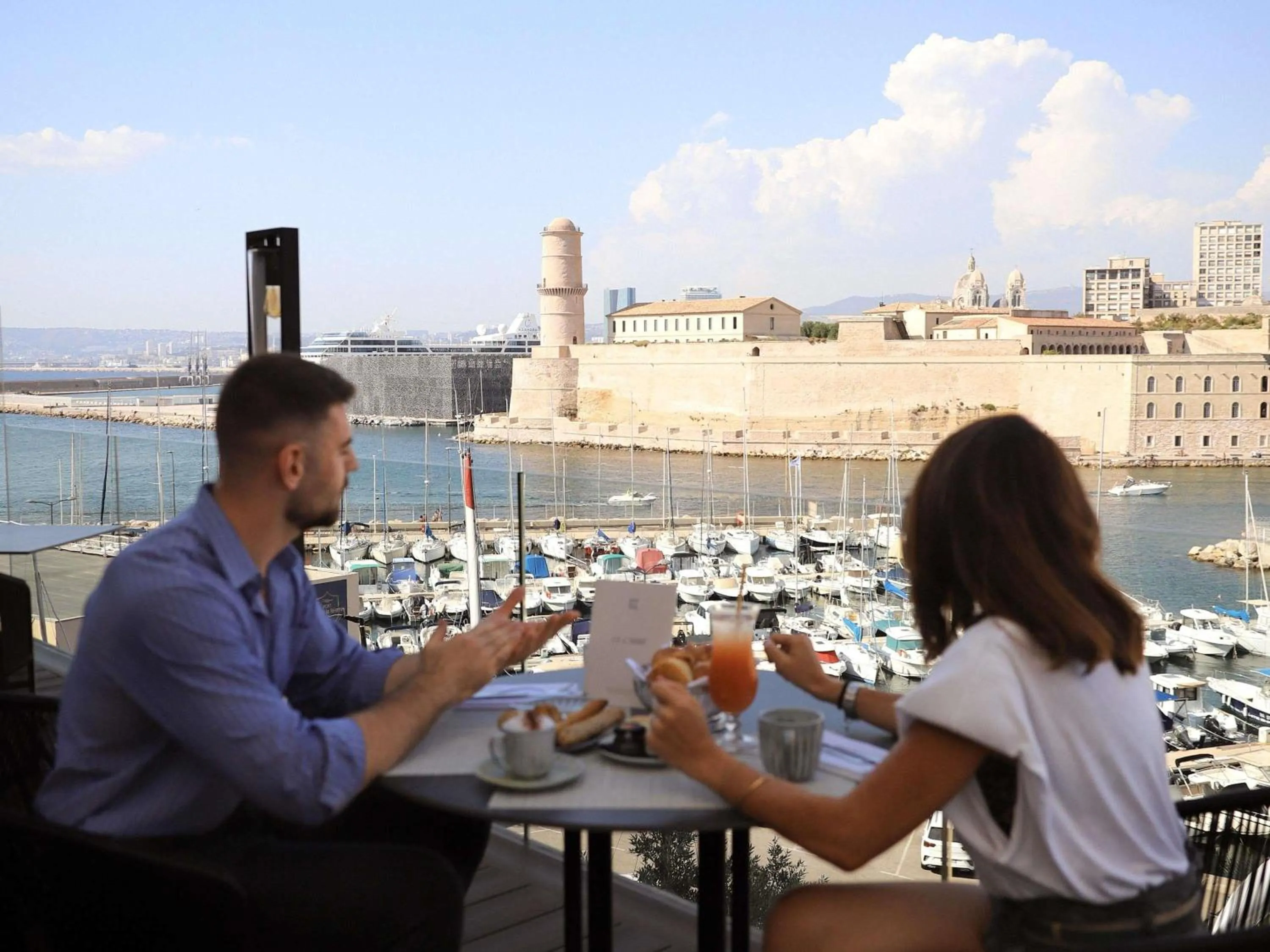 Restaurant/places to eat in Sofitel Marseille Vieux-Port
