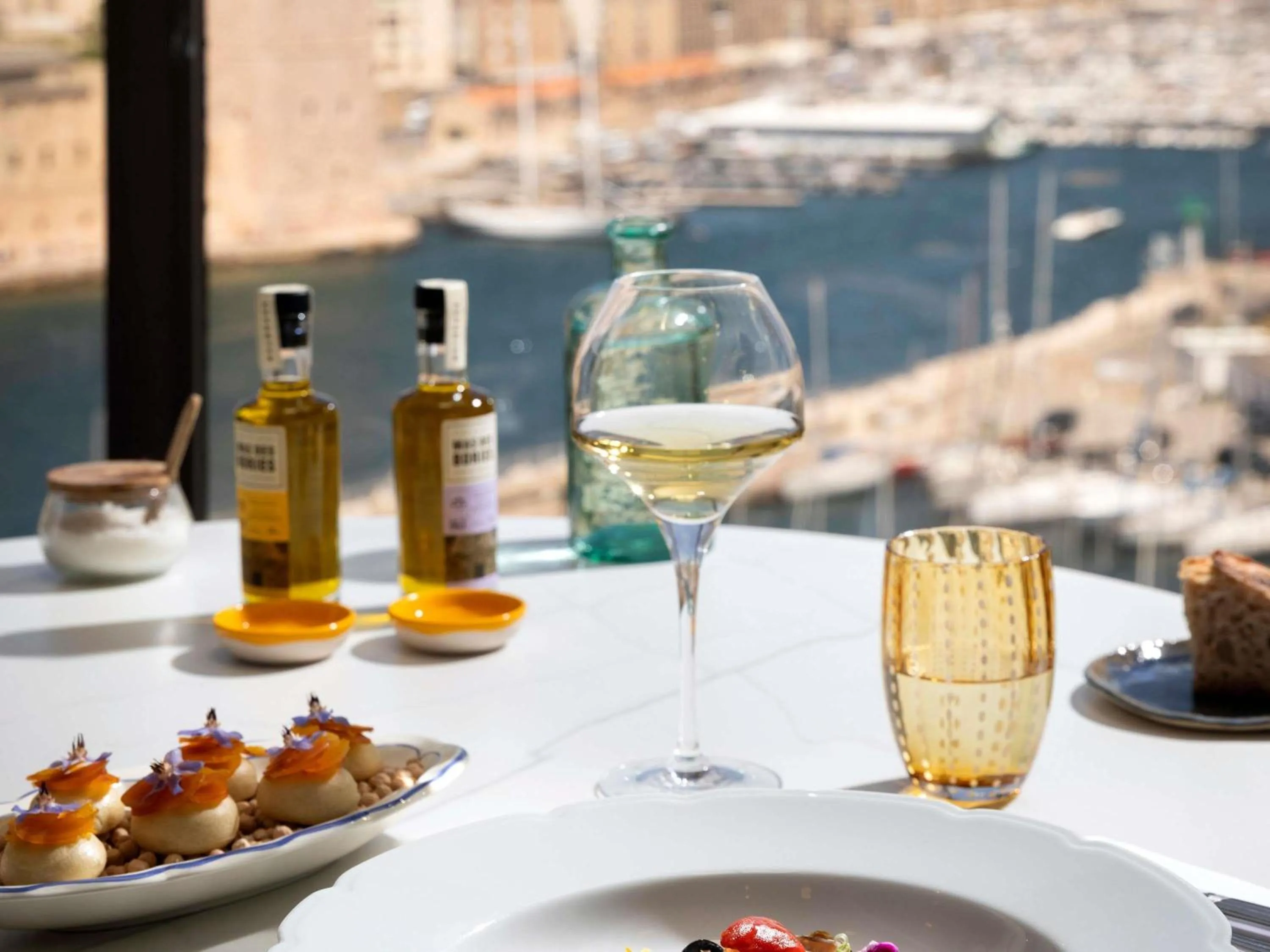 Restaurant/places to eat in Sofitel Marseille Vieux-Port