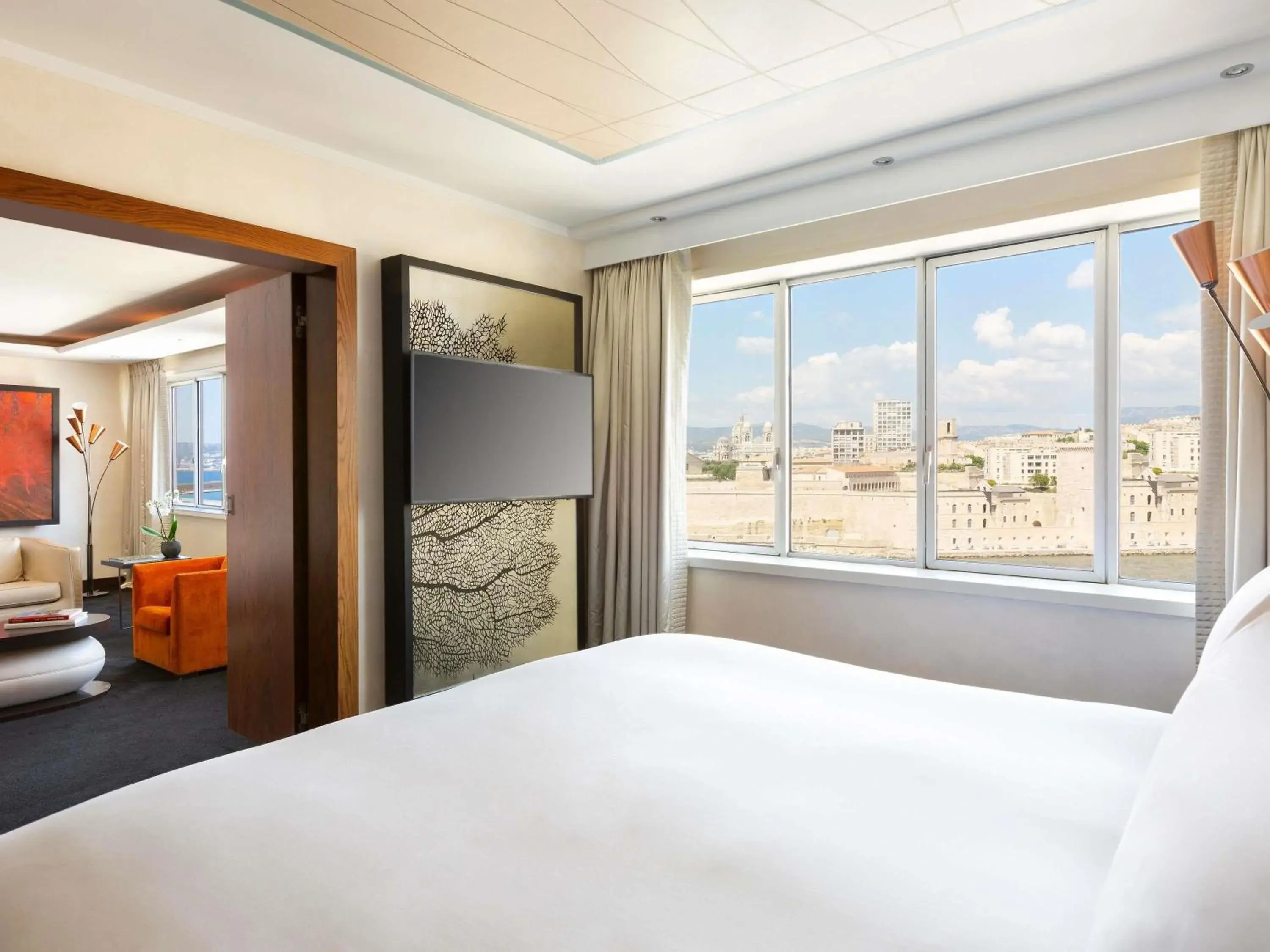 Property building, Bed in Sofitel Marseille Vieux-Port Property building, Bed in Sofitel Marseille Vieux-Port