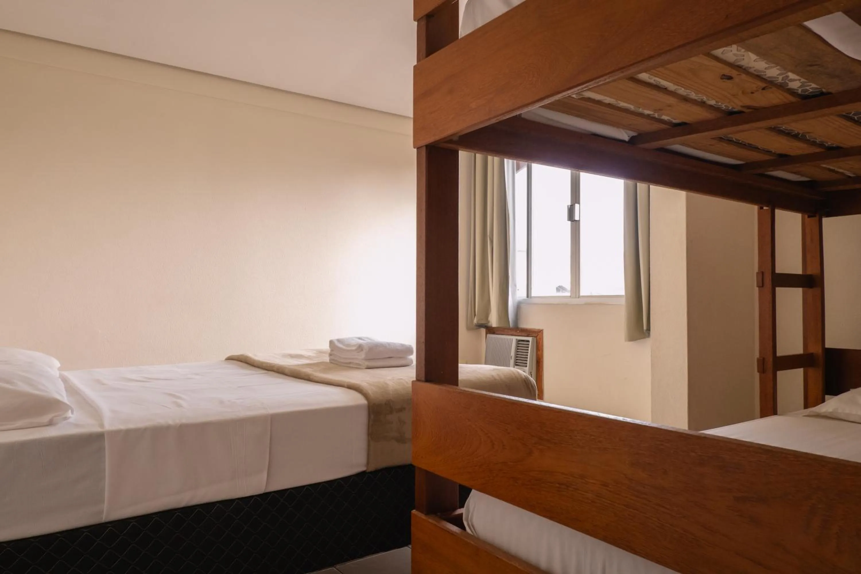 Bed in HANNA Amsterdam Hotel & Eventos