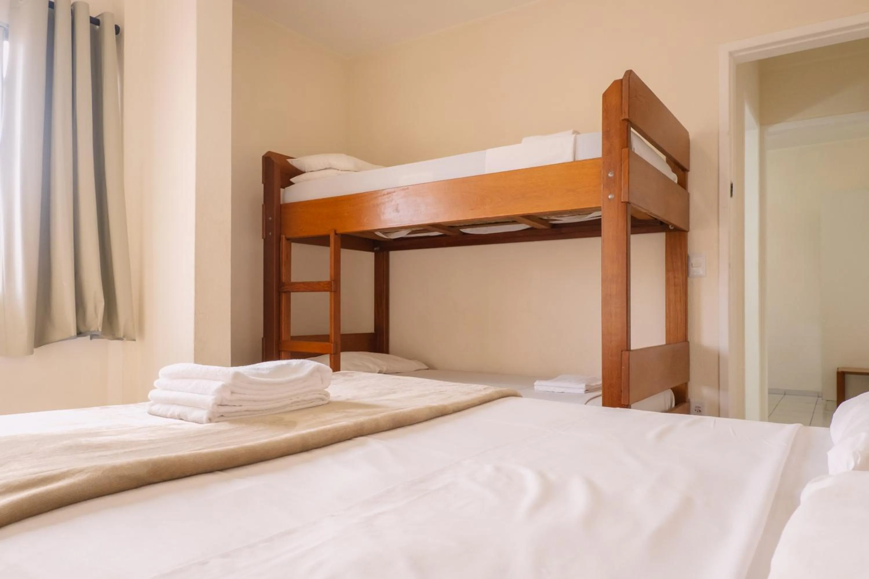 Bed in HANNA Amsterdam Hotel & Eventos