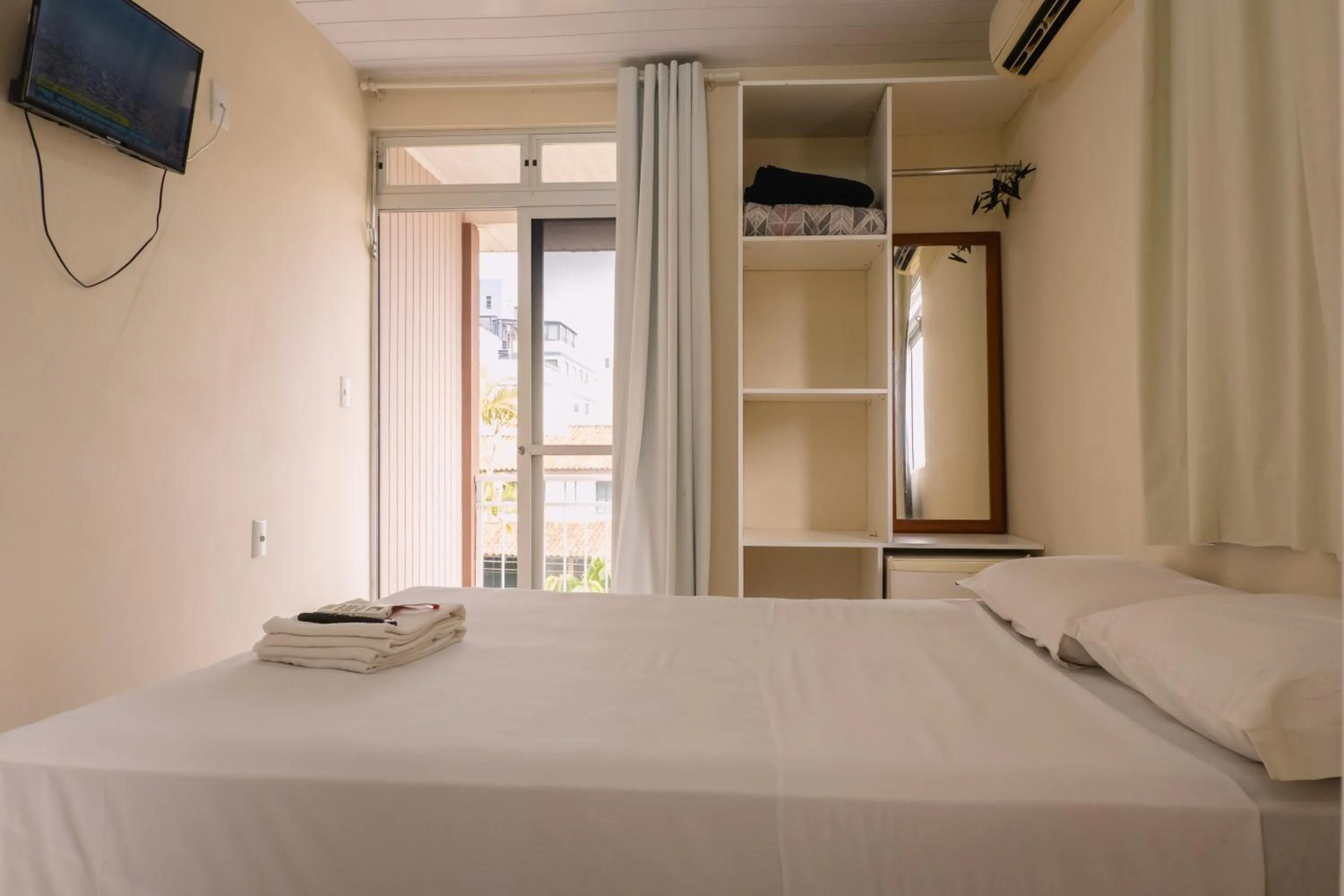 Bed in HANNA Amsterdam Hotel & Eventos