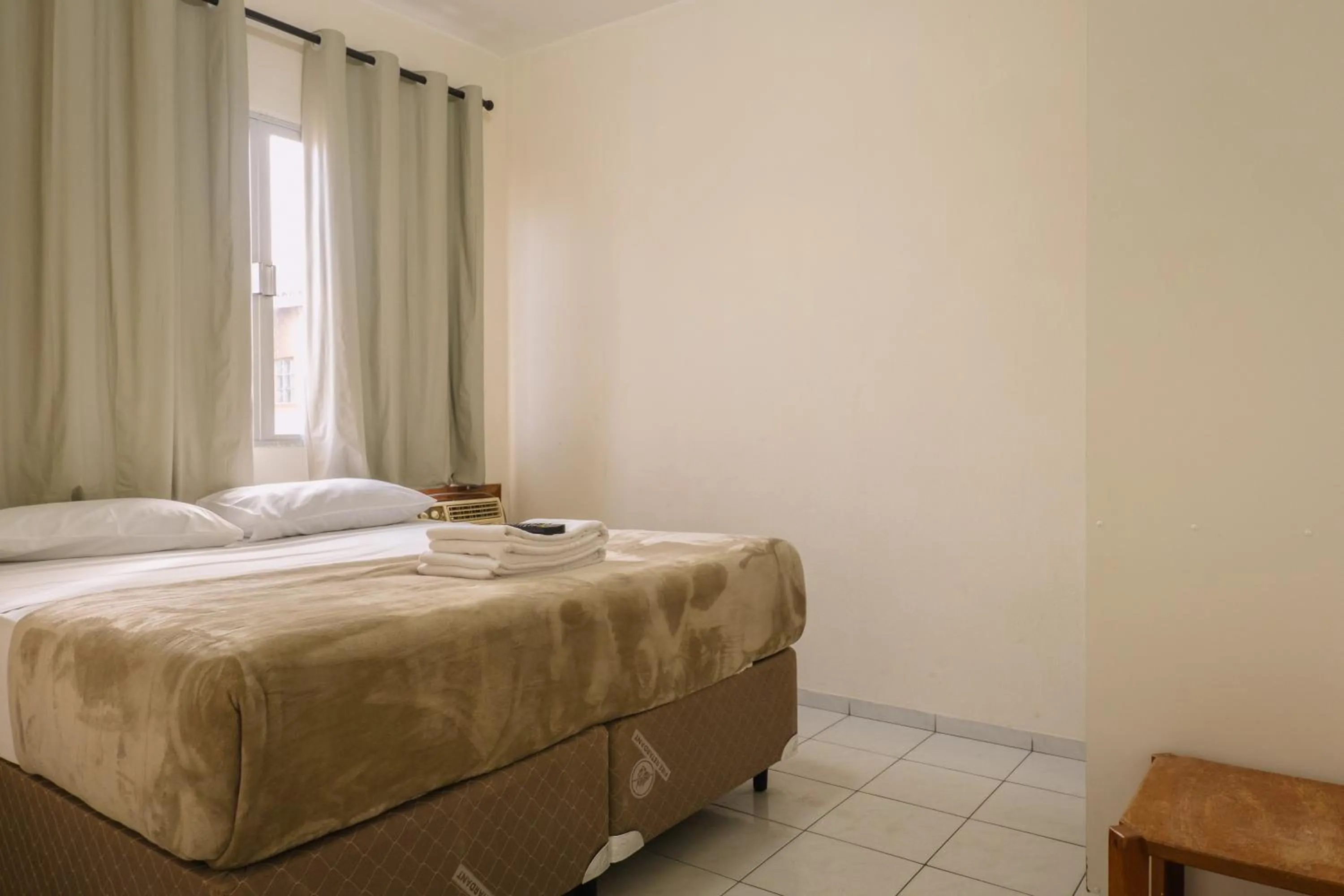 Bed in HANNA Amsterdam Hotel & Eventos