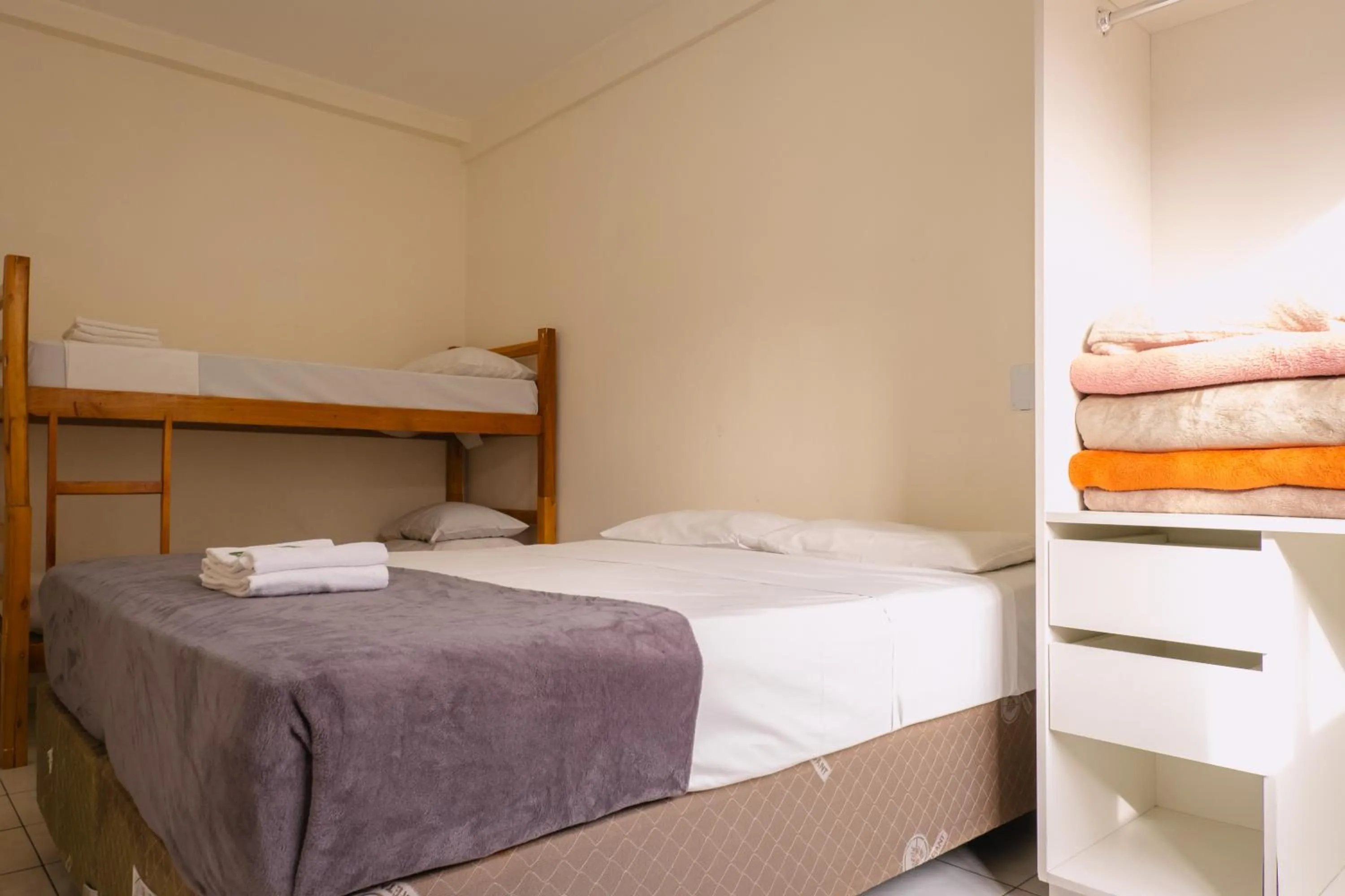 Bed in HANNA Amsterdam Hotel & Eventos