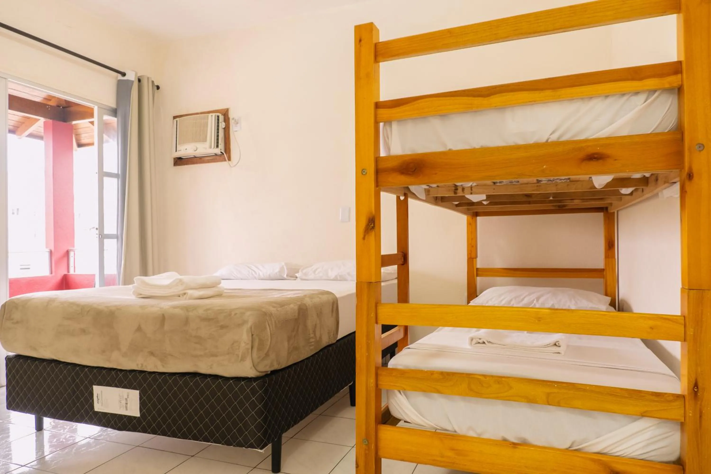 Bed in HANNA Amsterdam Hotel & Eventos