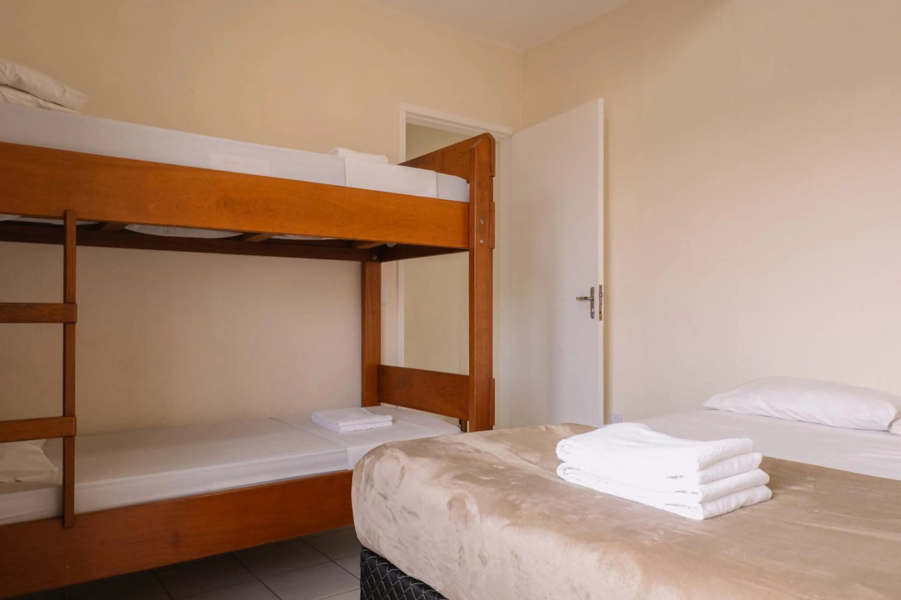 Bed in HANNA Amsterdam Hotel & Eventos