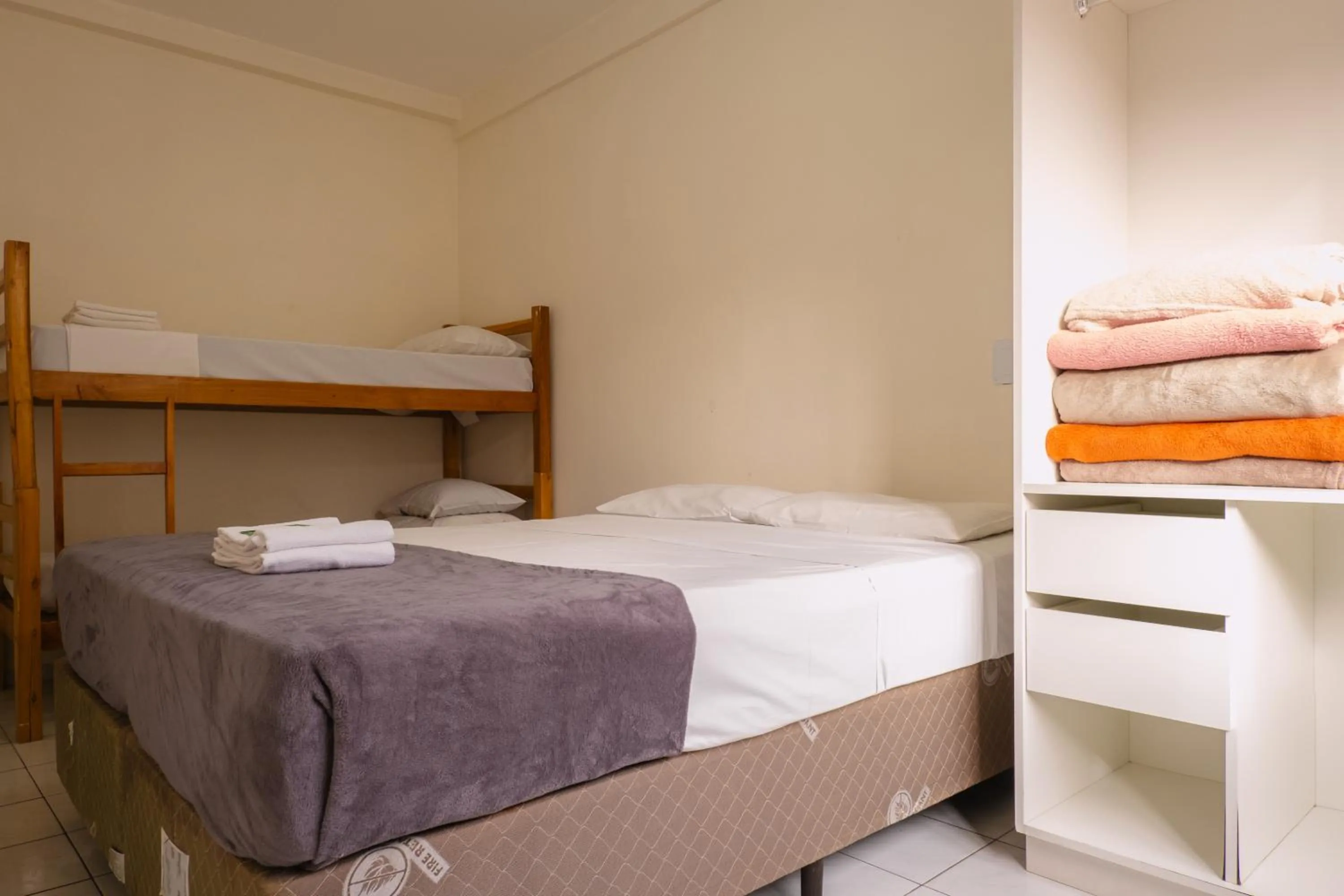 Bed in HANNA Amsterdam Hotel & Eventos