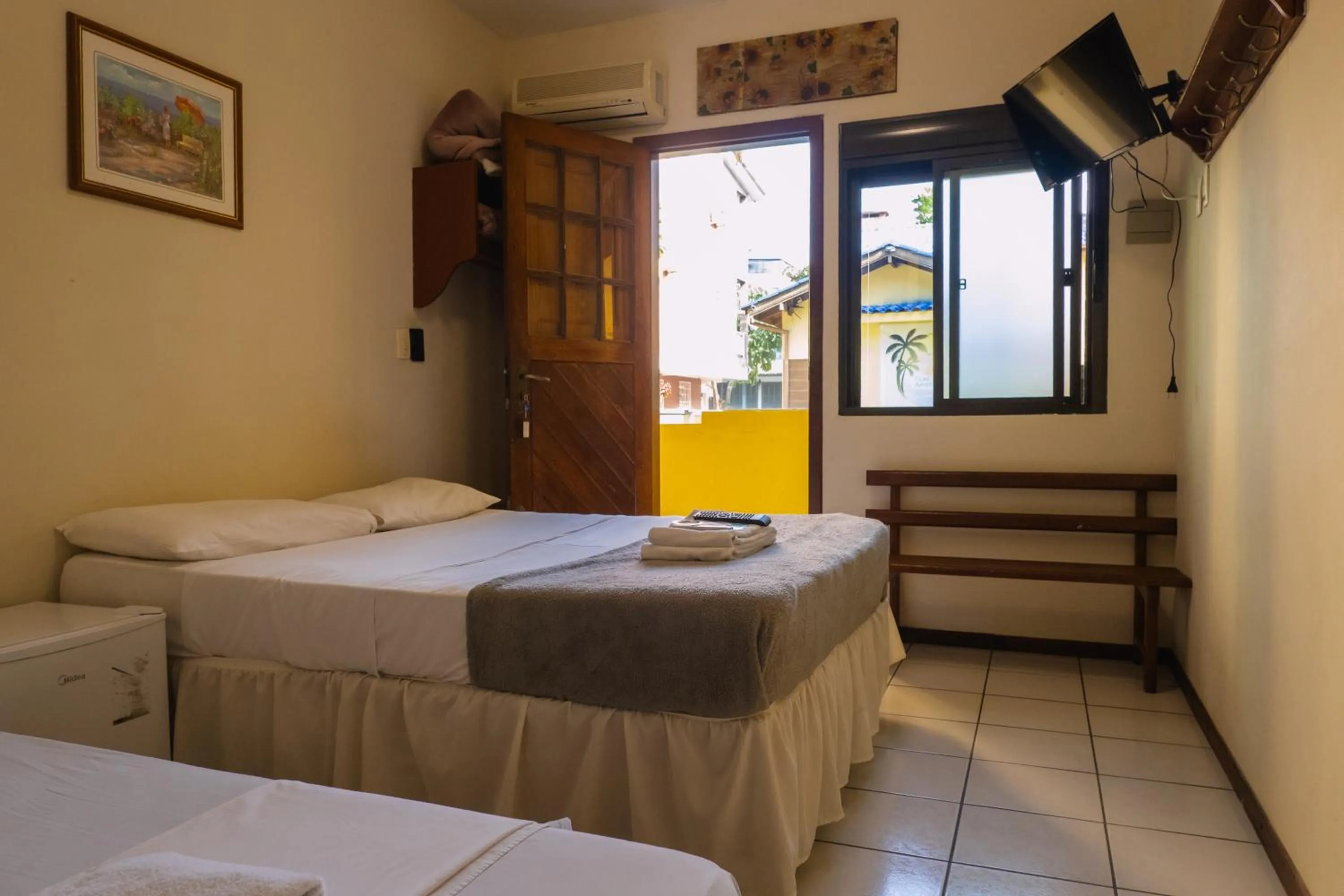 Bed in HANNA Amsterdam Hotel & Eventos