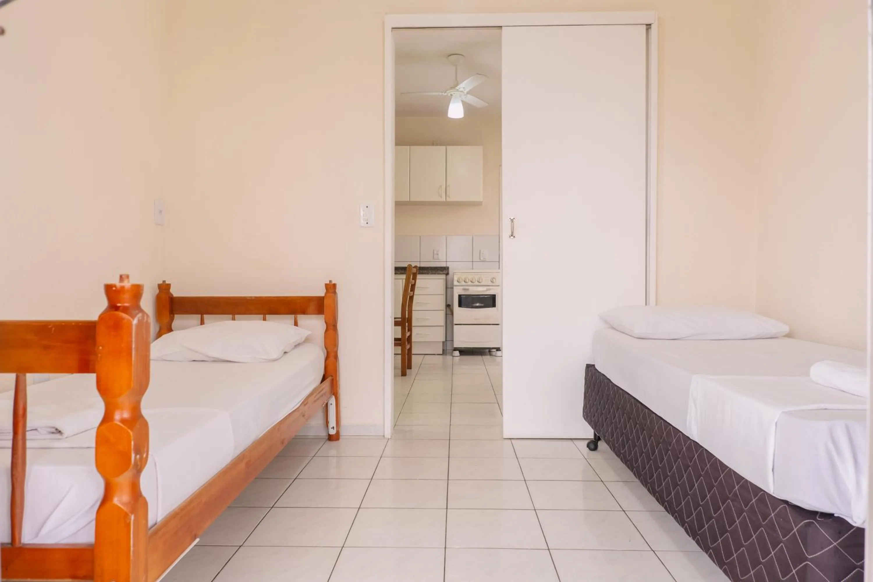 Bed in HANNA Amsterdam Hotel & Eventos