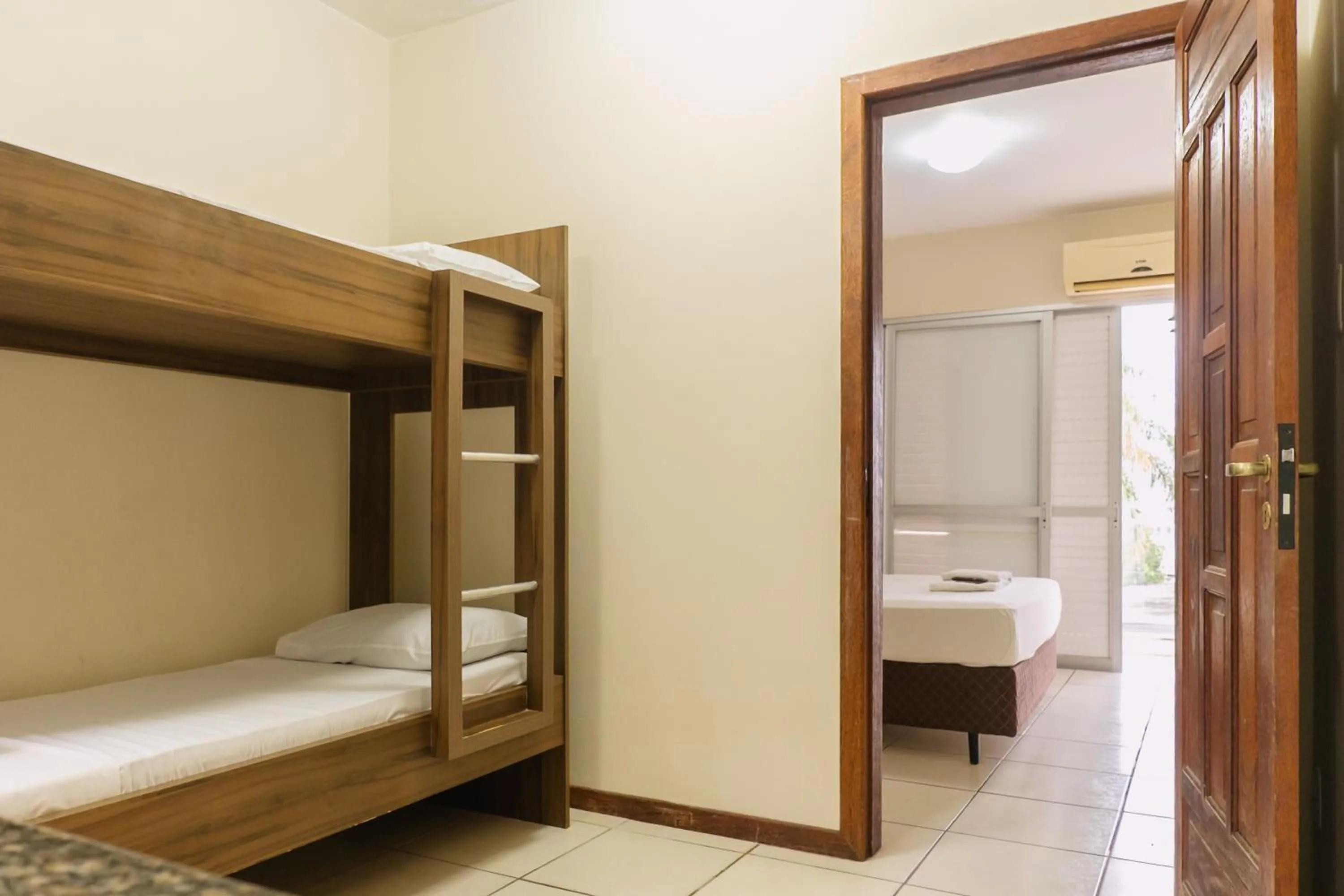 Bed in HANNA Amsterdam Hotel & Eventos